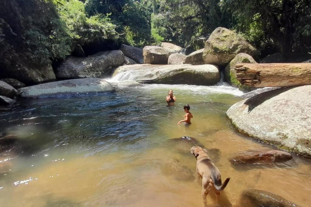 Recanto da Margo 2, casa com acesso a cachoeira até 10 pessoas