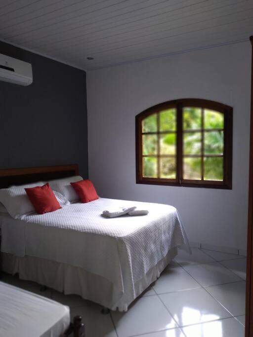 Recanto da Margo 2, casa com acesso a cachoeira até 10 pessoas