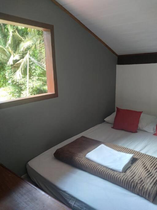 Recanto da Margo 2, casa com acesso a cachoeira até 10 pessoas