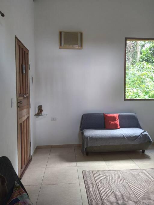 Recanto da Margo 2, casa com acesso a cachoeira até 10 pessoas
