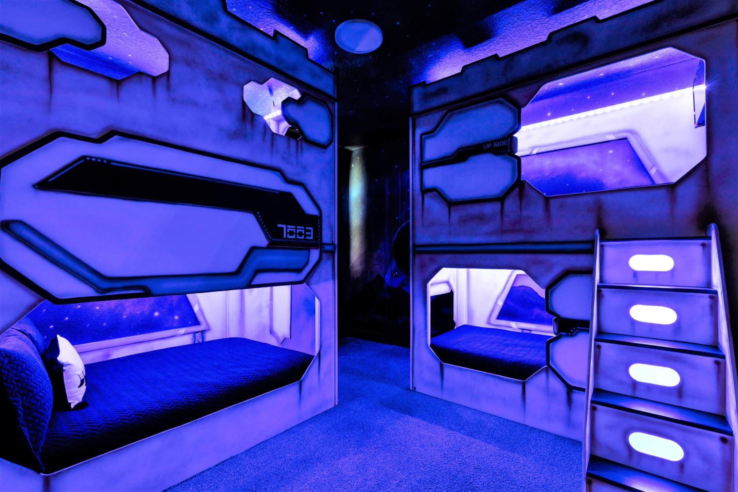 EPIC Disney 10Min Retreat, 8BR Resort Villa and Arcade
