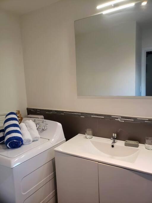 Convenient Studio Apt Near Airport, Beaches & Food view 4