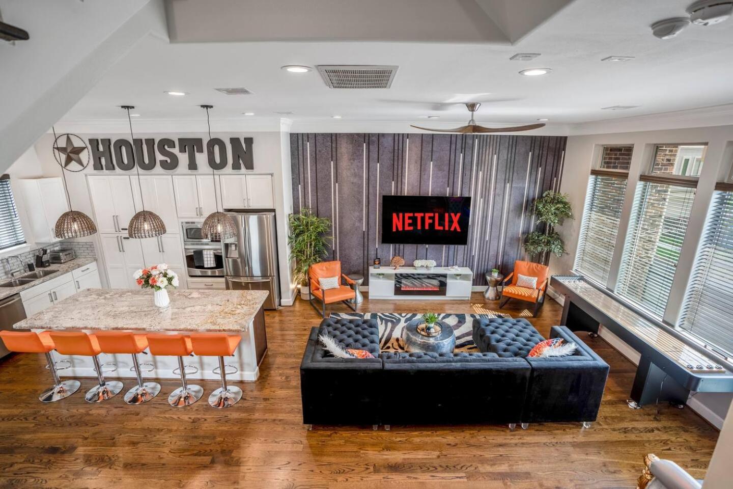 Posh Dtwn/Midtown Home w Stunning Roof-Top Terrace view 2
