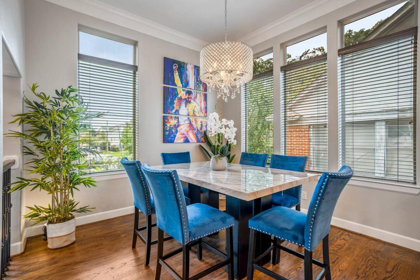Posh Dtwn/Midtown Home w Stunning Roof-Top Terrace view 3
