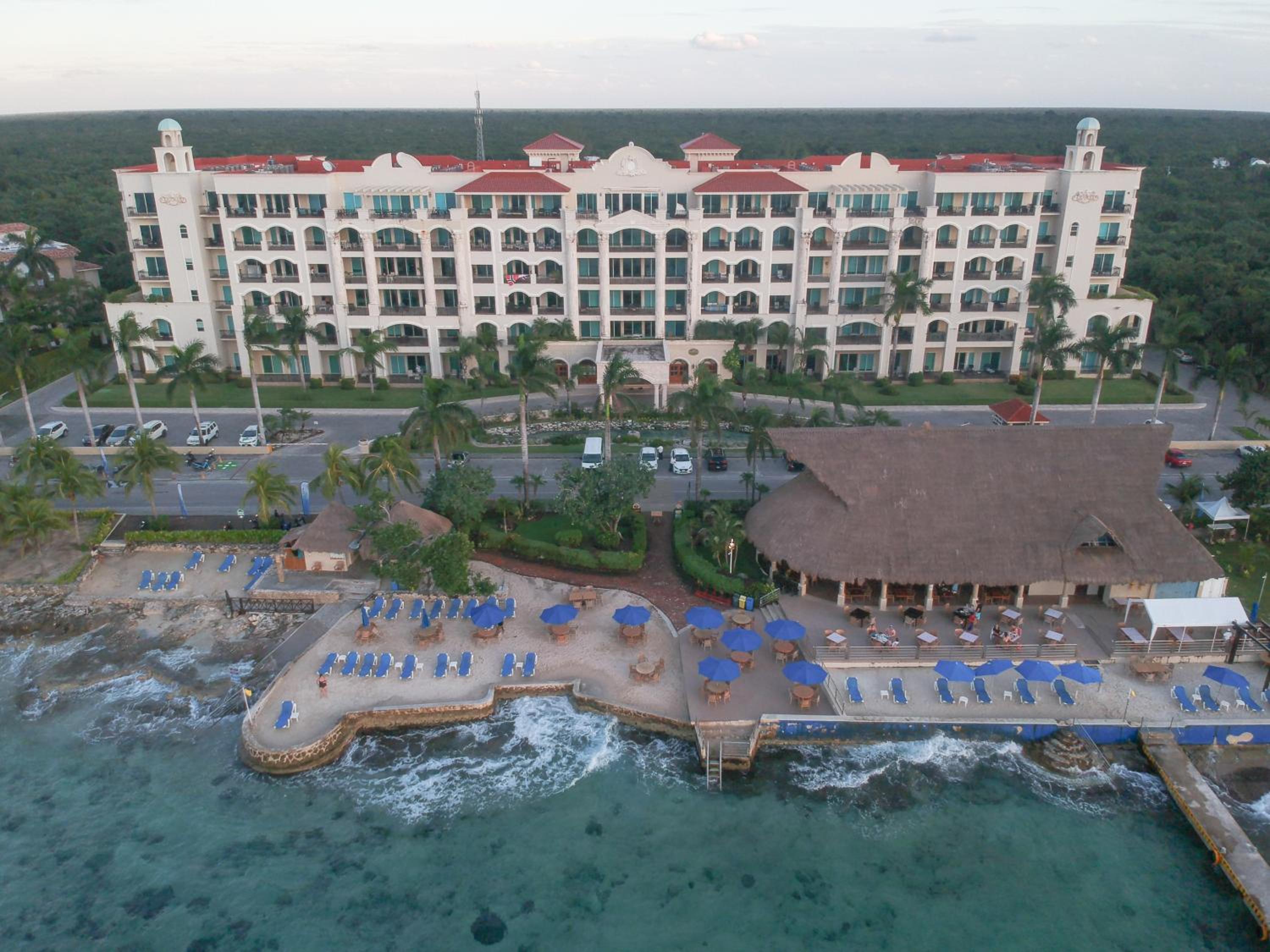 Hotel JEEP+ BEST RESORT at Cozumel - Image 1