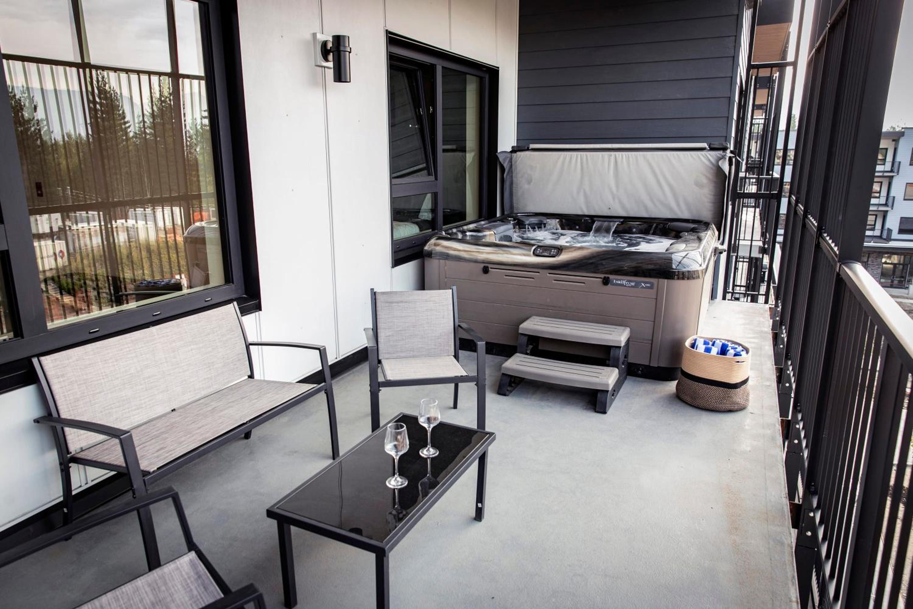 The Three Bear Penthouse - with Hot Tub