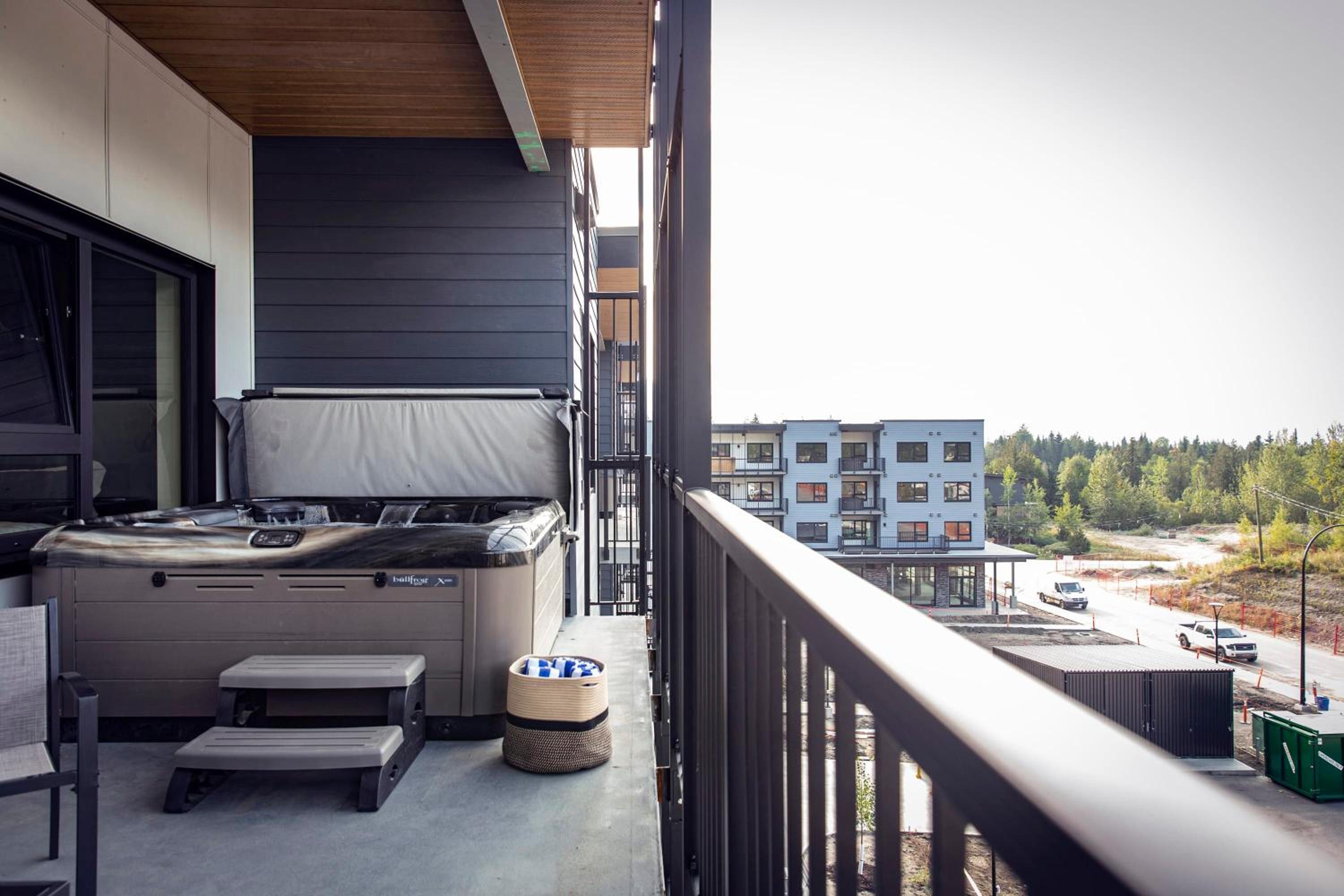 The Three Bear Penthouse - with Hot Tub