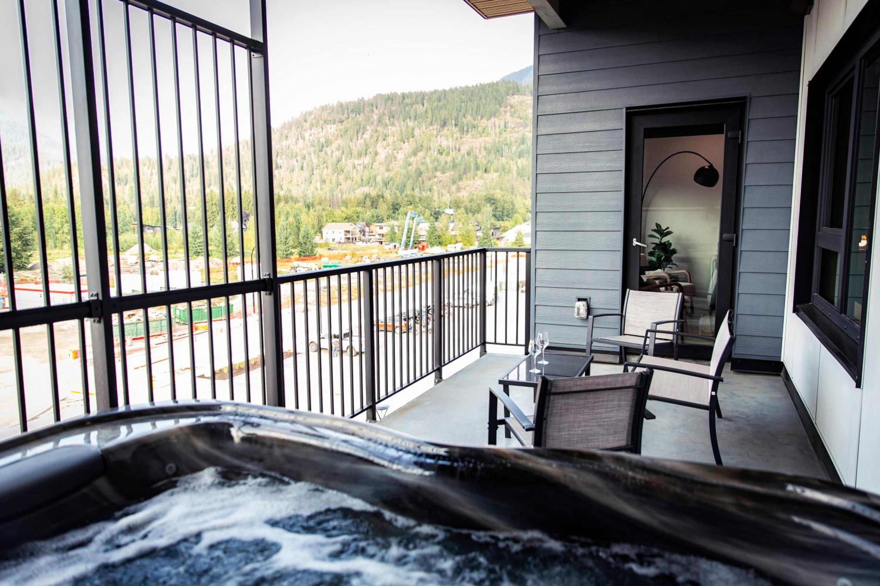The Three Bear Penthouse - with Hot Tub