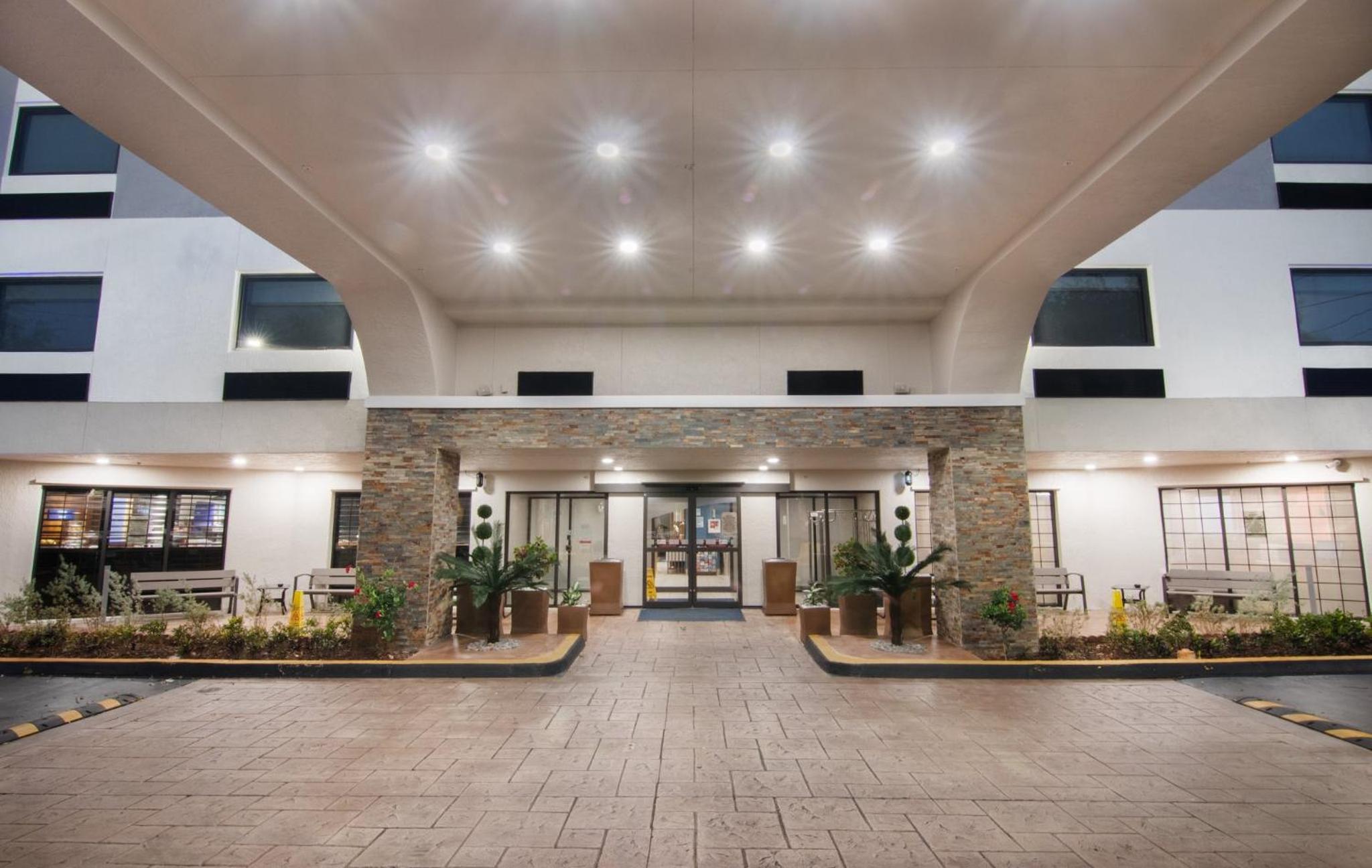 Fort Lauderdale Vacations - Holiday Inn Express and Suites Fort Lauderdale Airport West, an IHG Hotel - Property Image 9