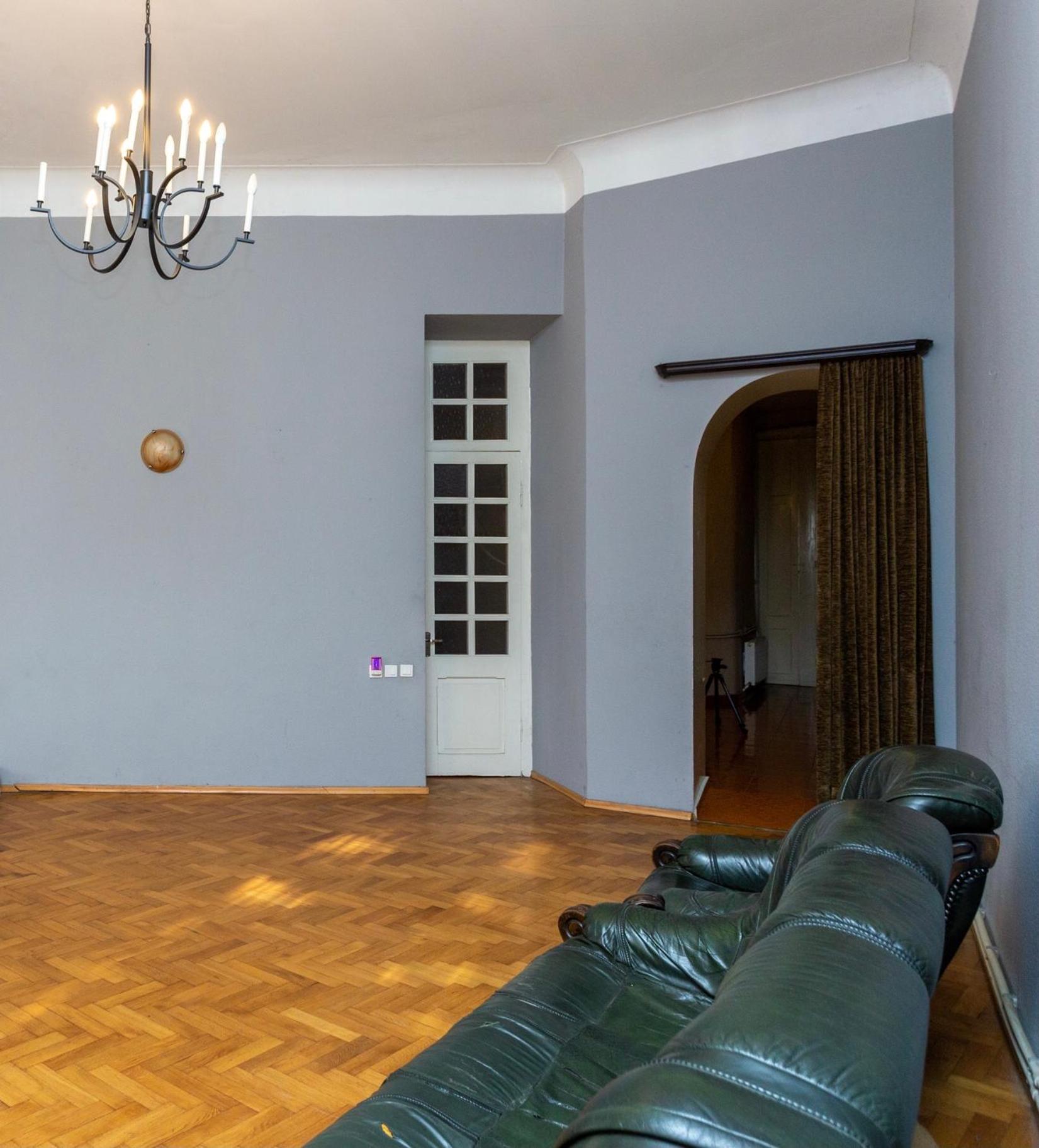 Family Apartment In 1 Century Building