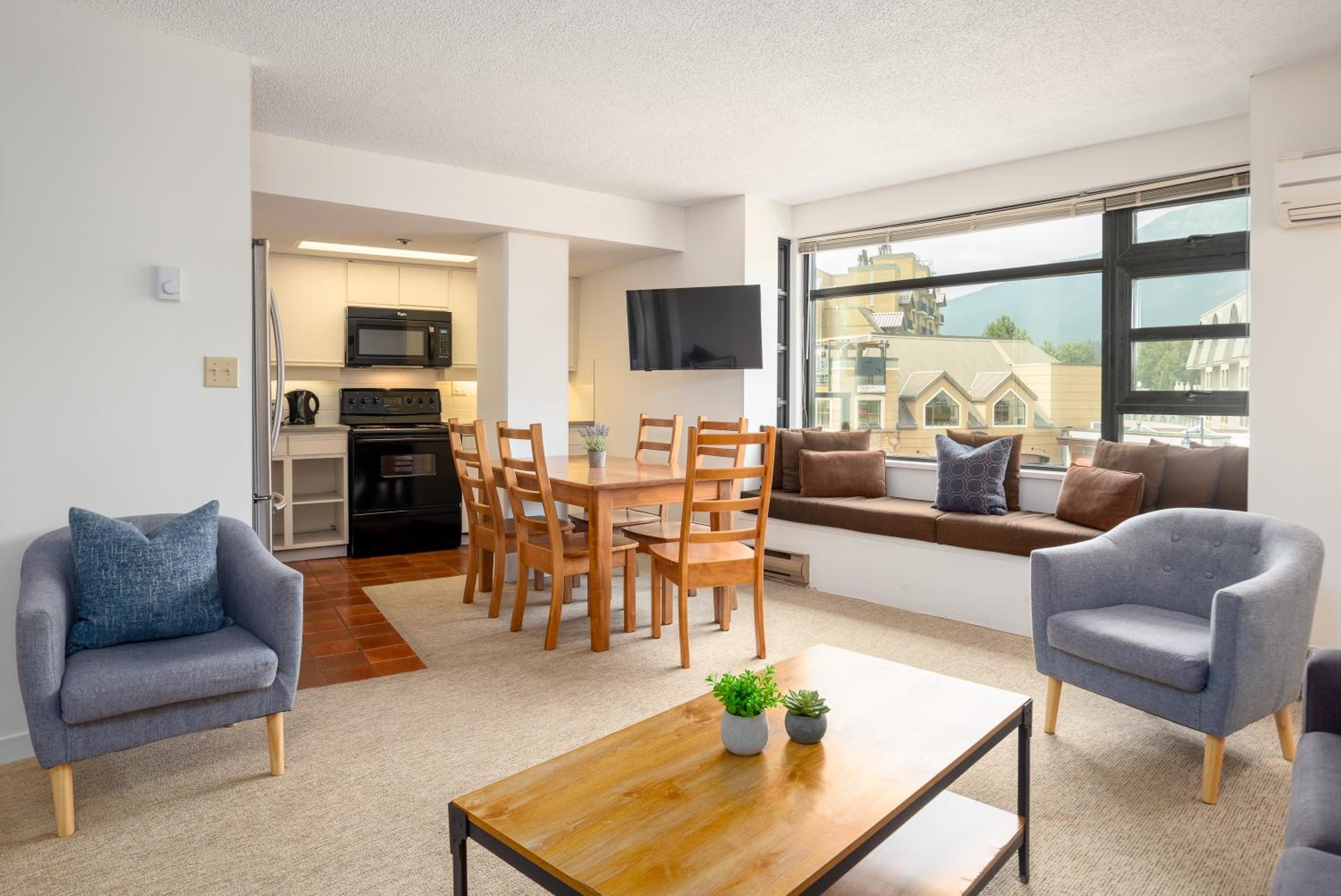 1BR in Carleton Lodge, Unbeatable Mountain Base Location, Ski In, Ski Out, Free Parking