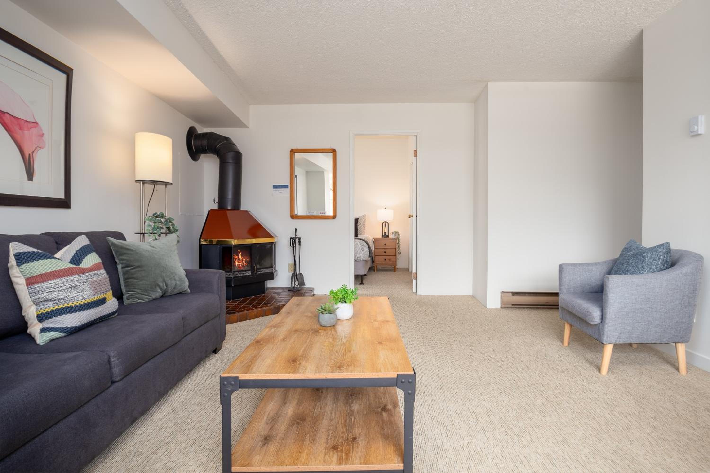 1BR in Carleton Lodge, Unbeatable Mountain Base Location, Ski In, Ski Out, Free Parking