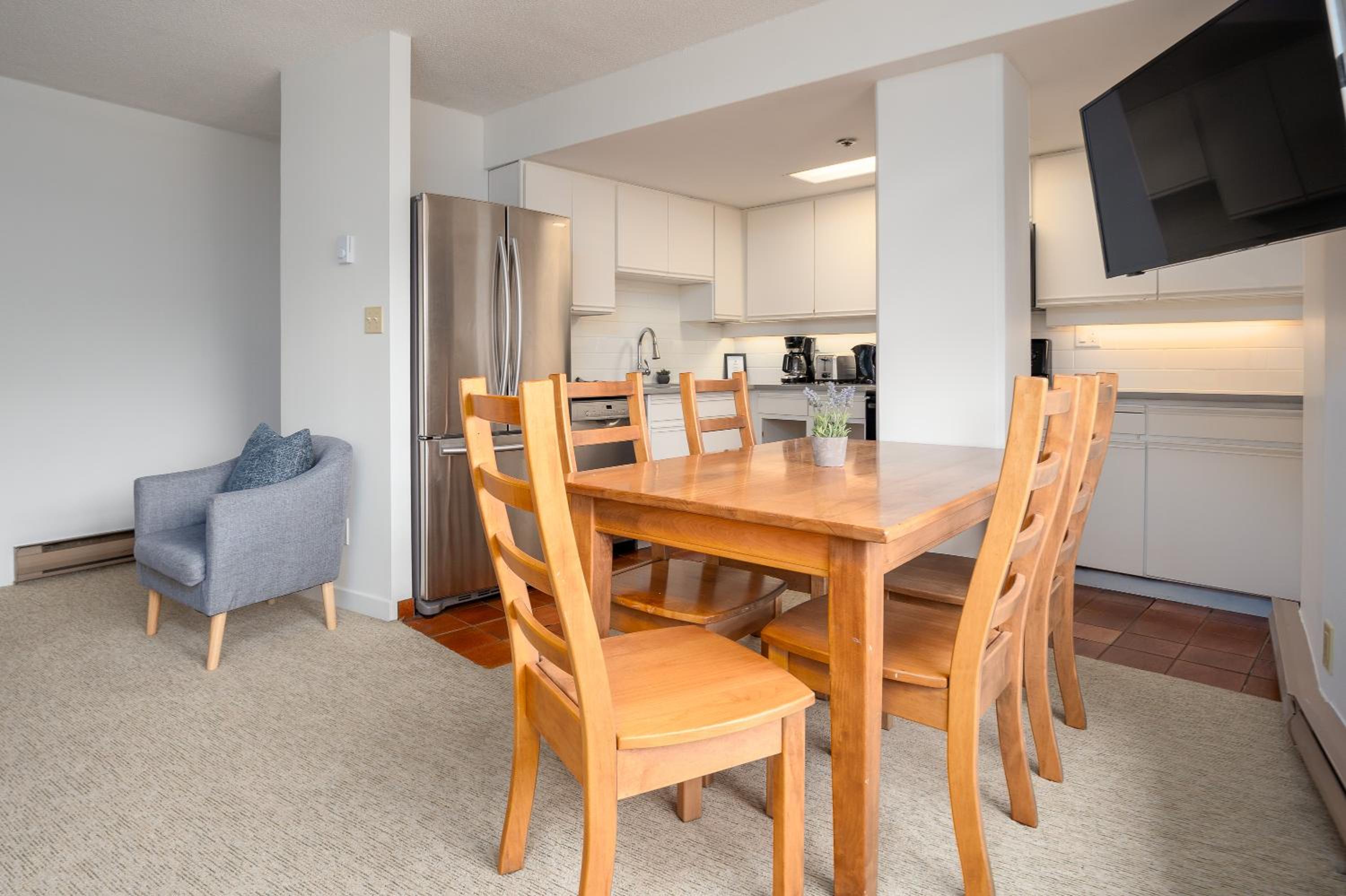 1BR in Carleton Lodge, Unbeatable Mountain Base Location, Ski In, Ski Out, Free Parking