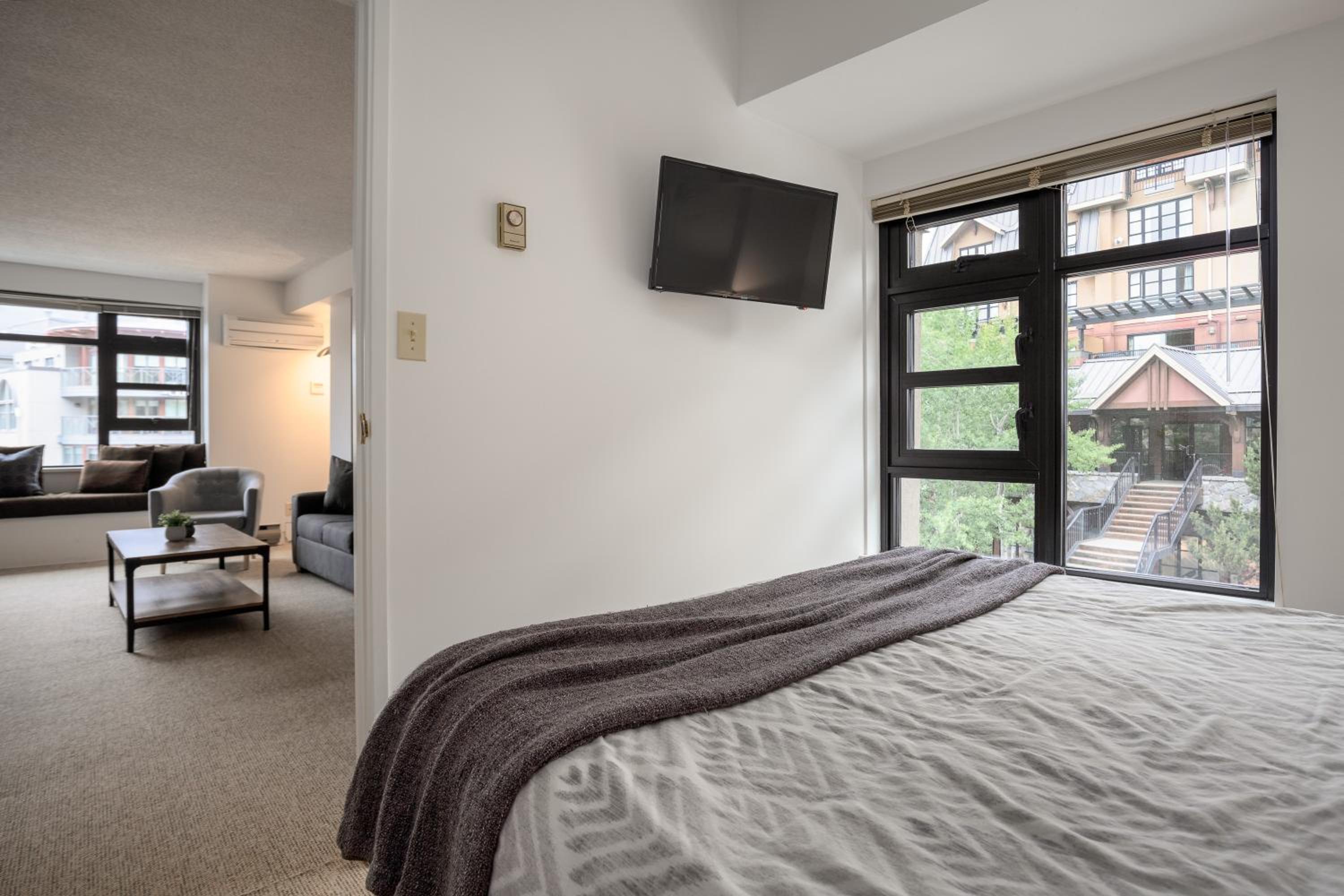 1BR in Carleton Lodge, Unbeatable Mountain Base Location, Ski In, Ski Out, Free Parking