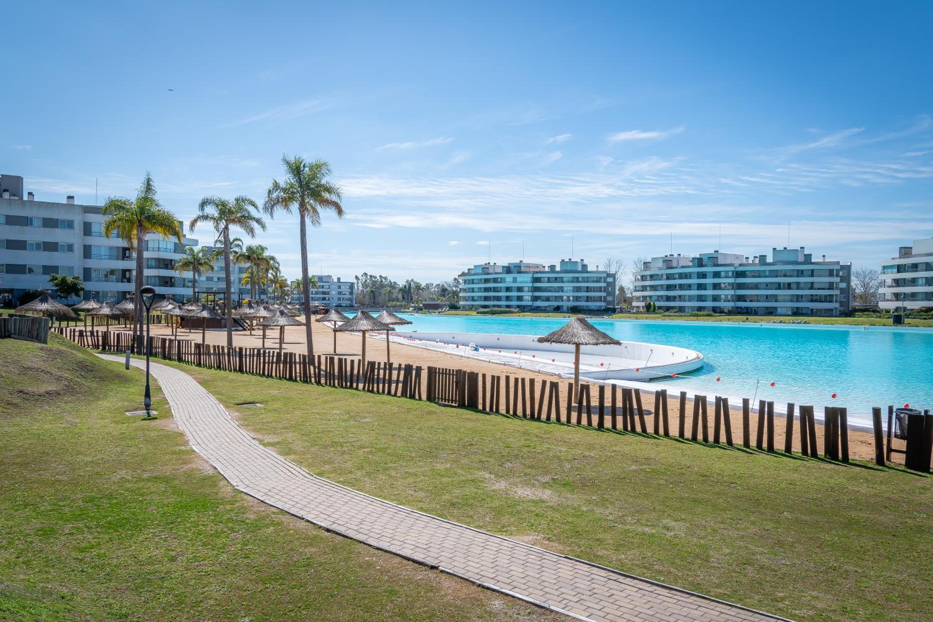 Your Oasis 2-BD Crystal Lagoon Pilar