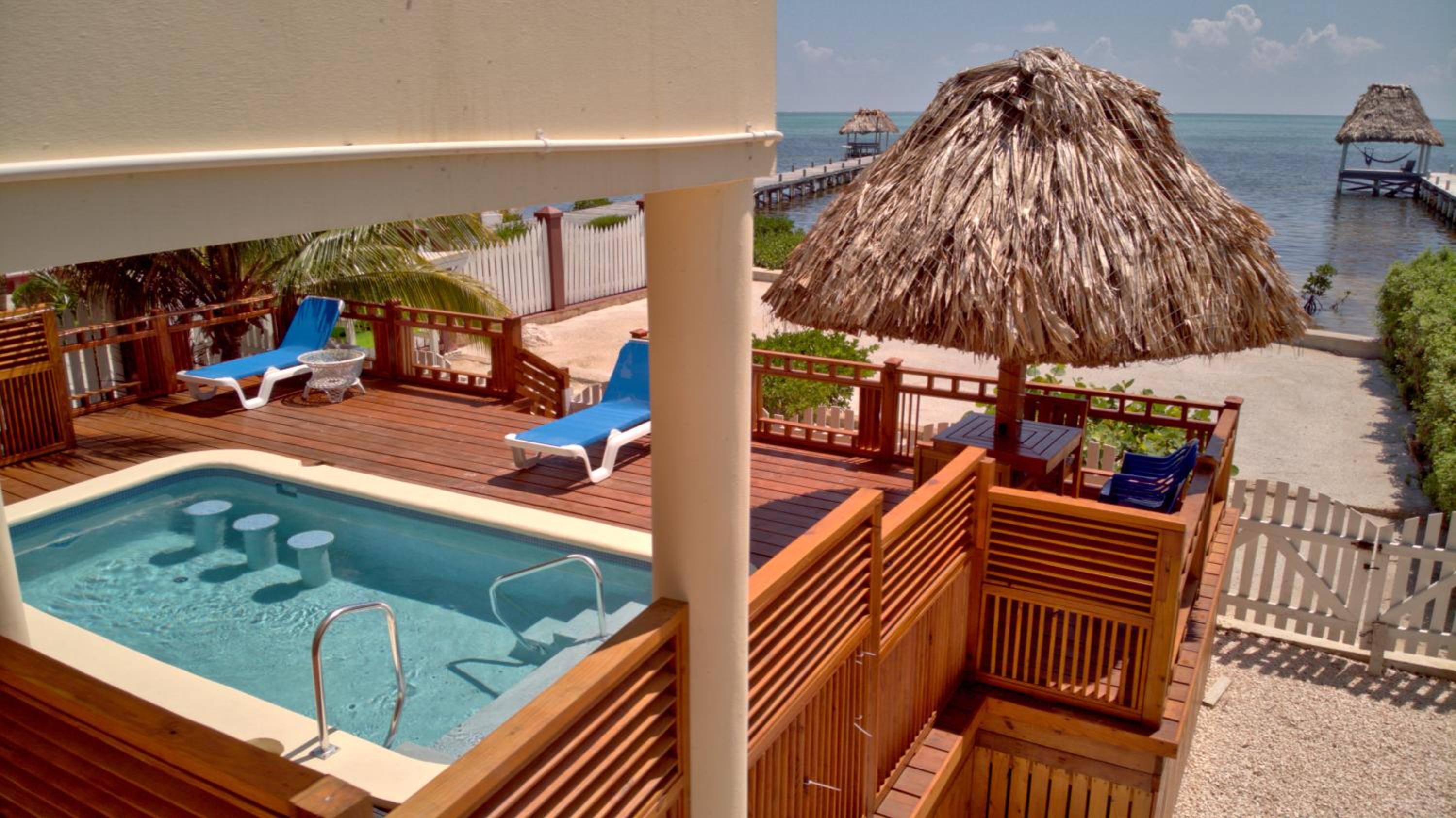La Perla Azul Beach House with Pool