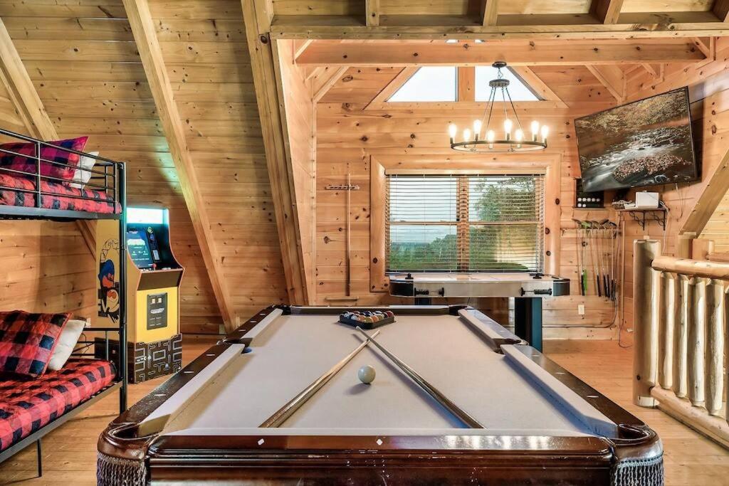 Cabin-n-Smokys! Indoor Resort Pool Views Hot Tub Game Room view 2