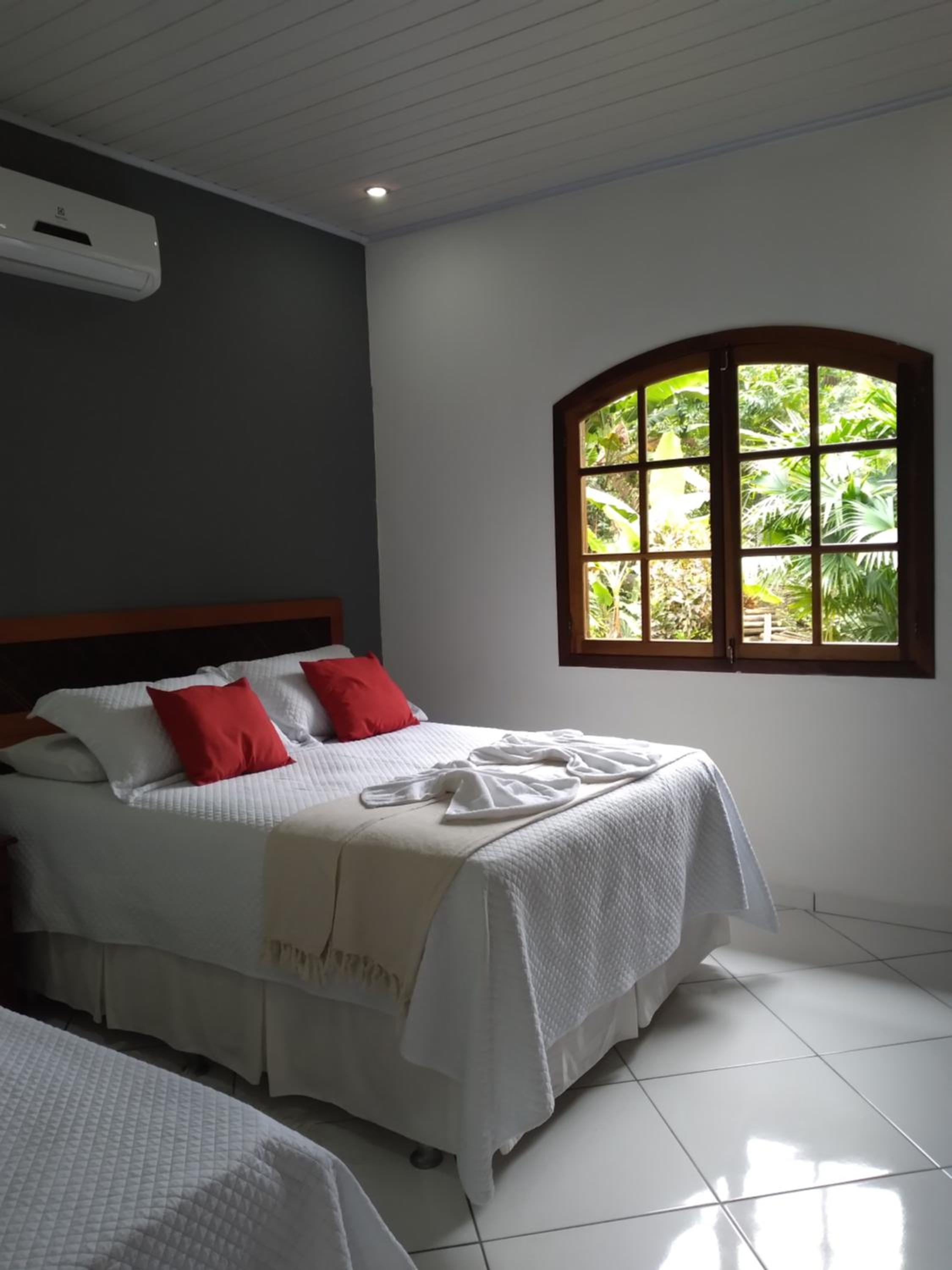 Recanto da Margo 2, casa com acesso a cachoeira até 10 pessoas