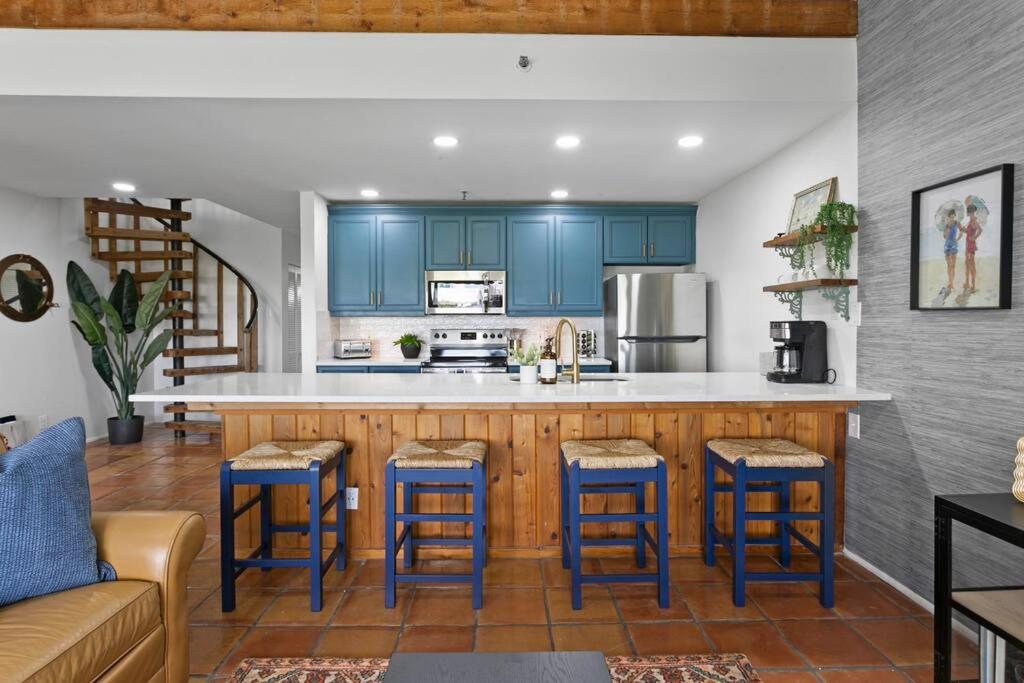 Newly Renovated, Water Views, 2 BD Condo view 4