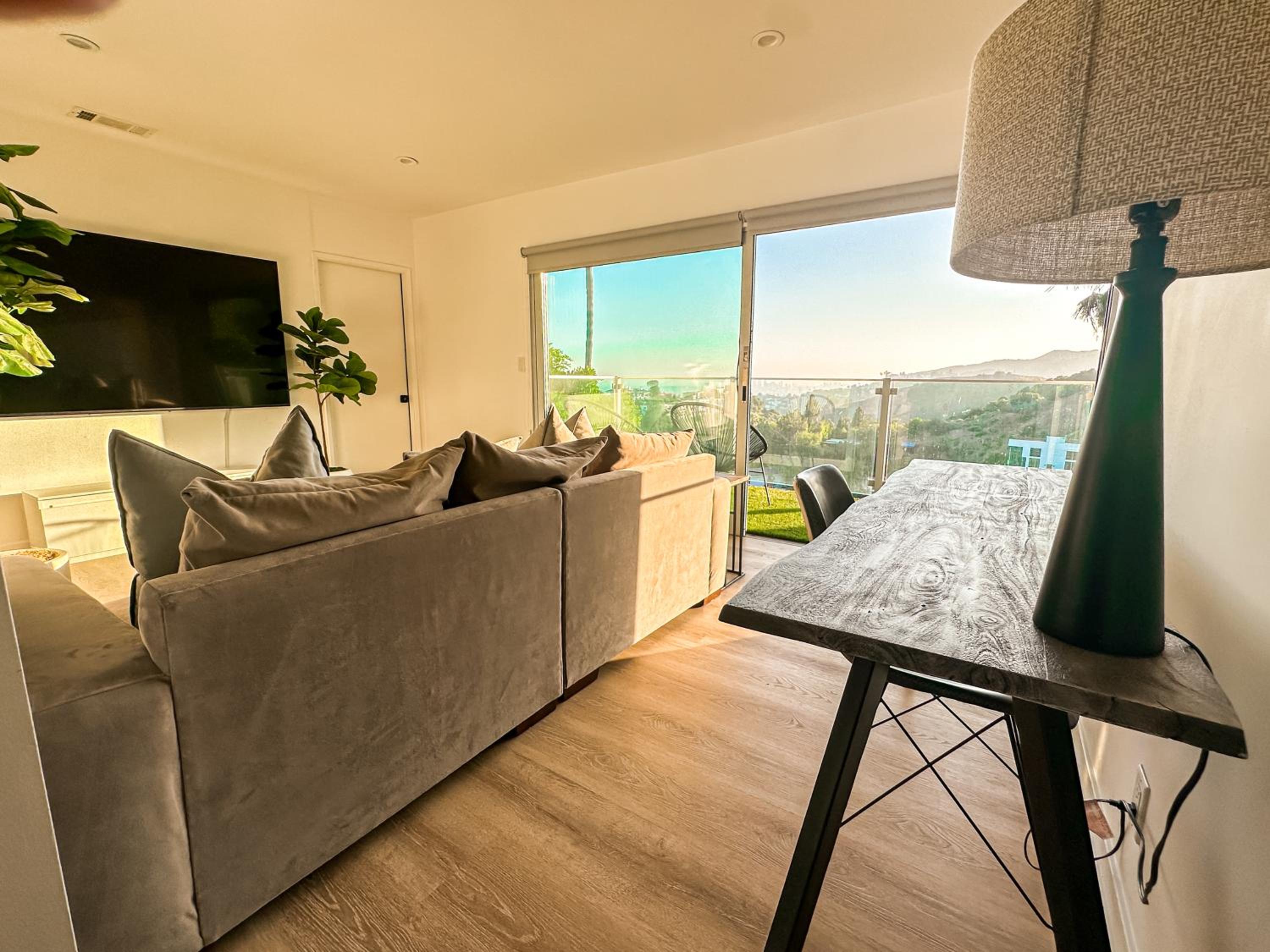 Stunning Views Hollywood Hills Lux Living