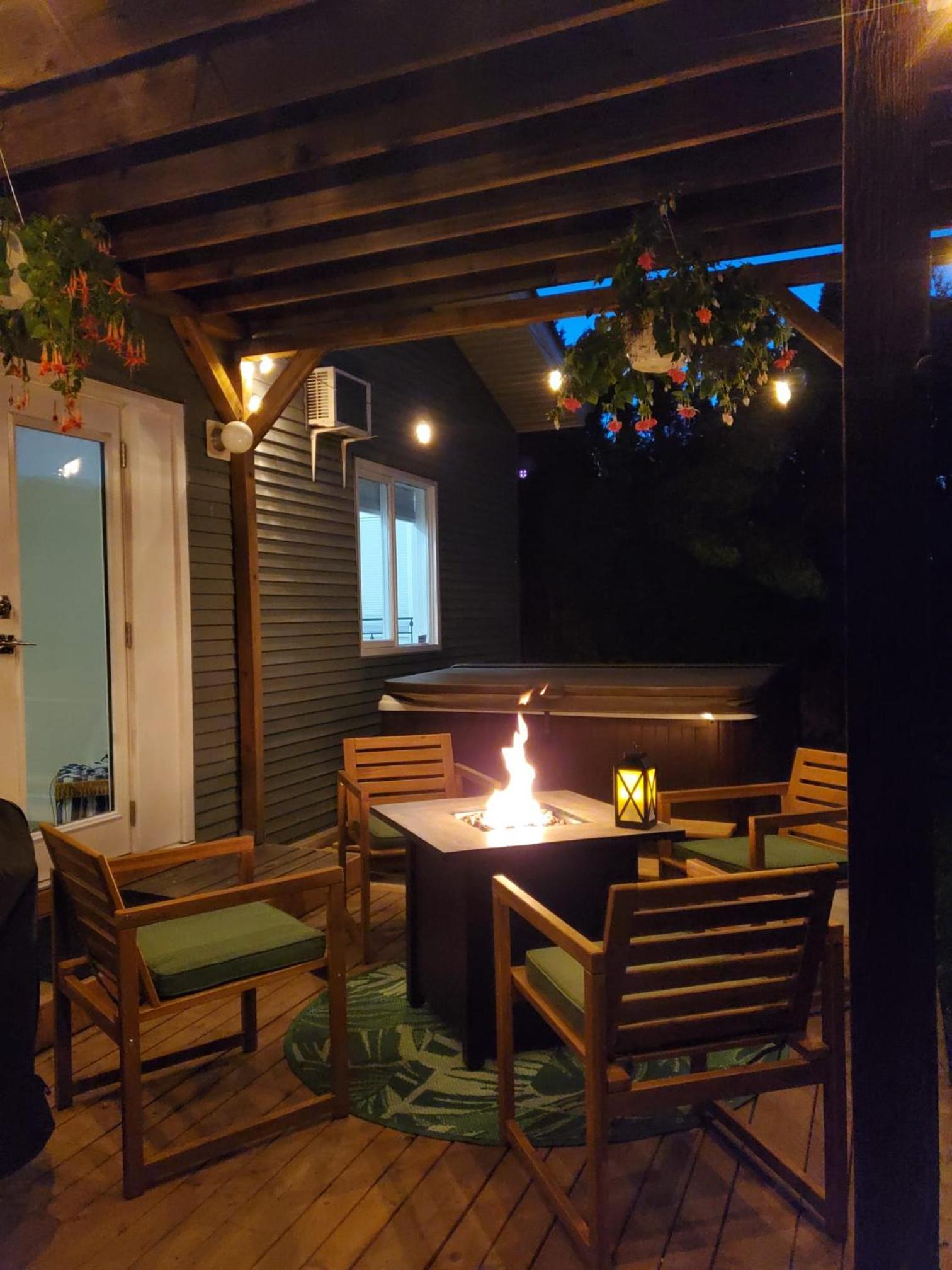 Charming Kelowna Haven with Hot Tub, Parking & Pet Friendly