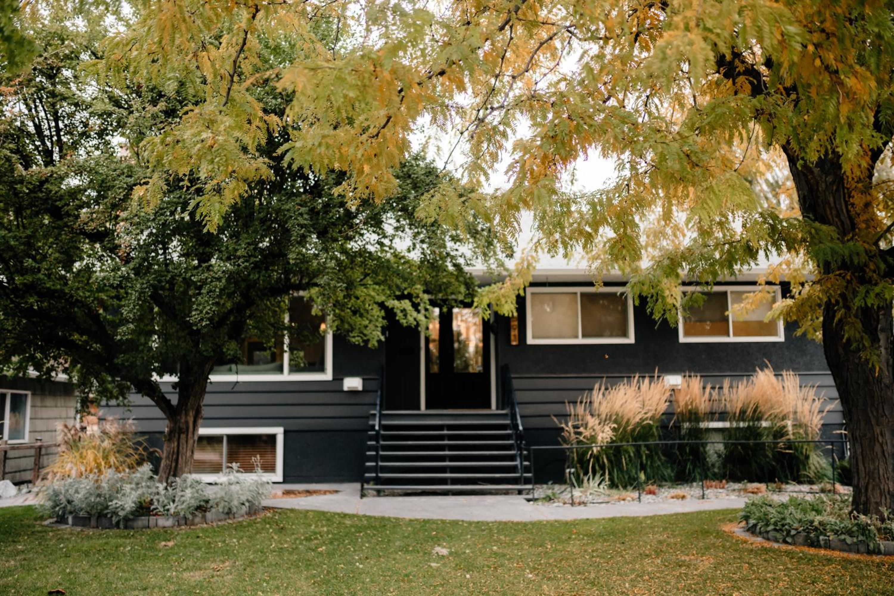 Waterfront Oasis with Pool, Hot Tub & Pet Friendly - Image 1