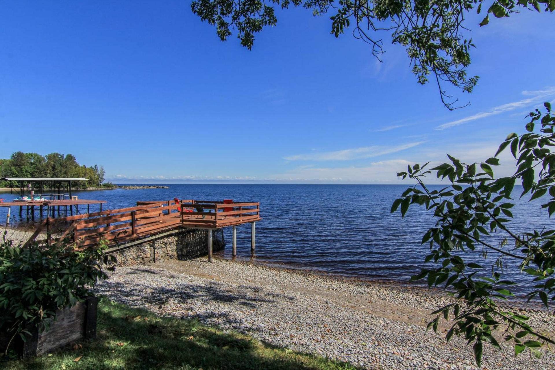 Magnifique chalet au bord du Lac-Saint-Jean