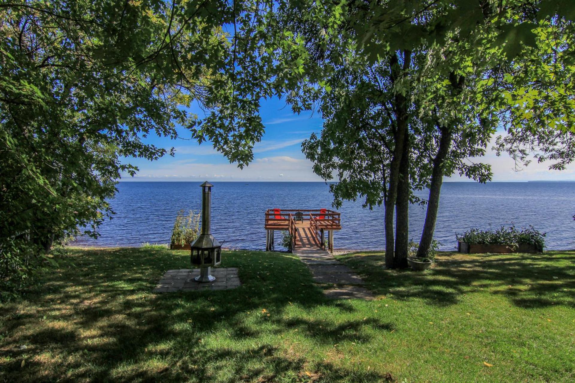 Magnifique chalet au bord du Lac-Saint-Jean
