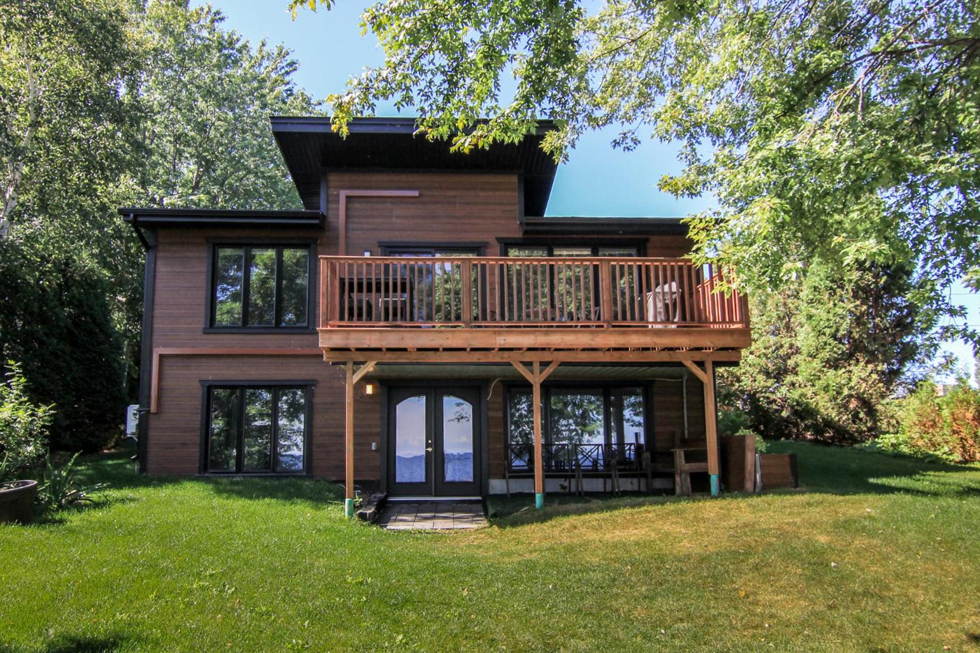 Magnifique chalet au bord du Lac-Saint-Jean