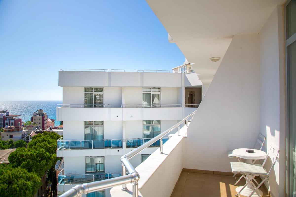 Ponz Hotel - Image 45