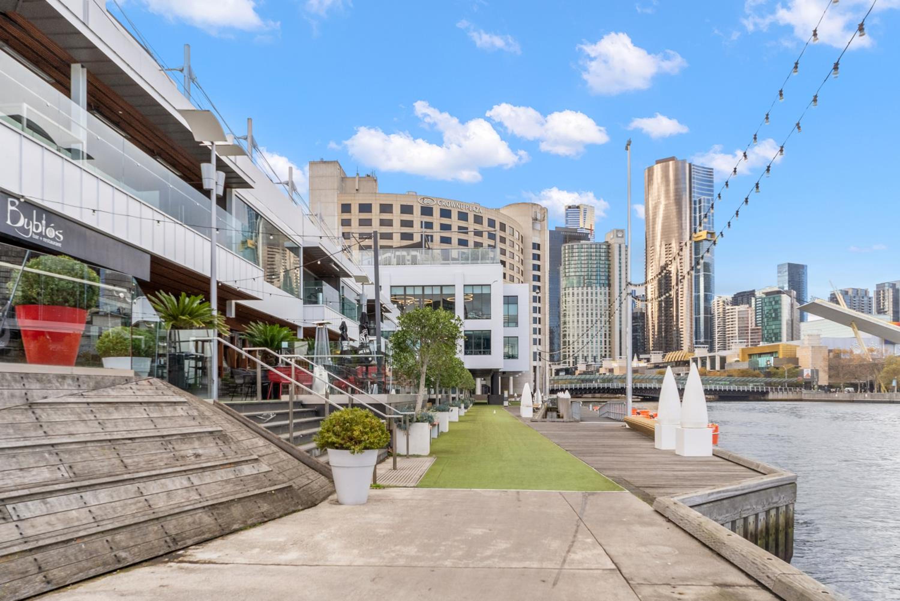 Hotel Resort Style Living Yarra Wharf - Image 1