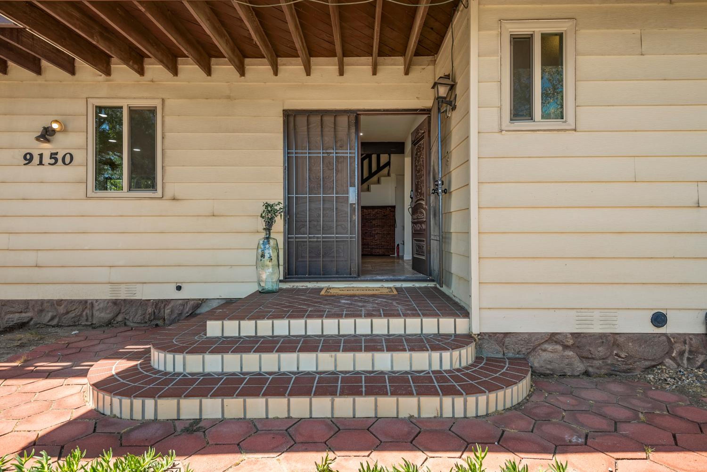 Luxury 6BR Retreat Fast WIFI, Dedicated Workspaces view 2