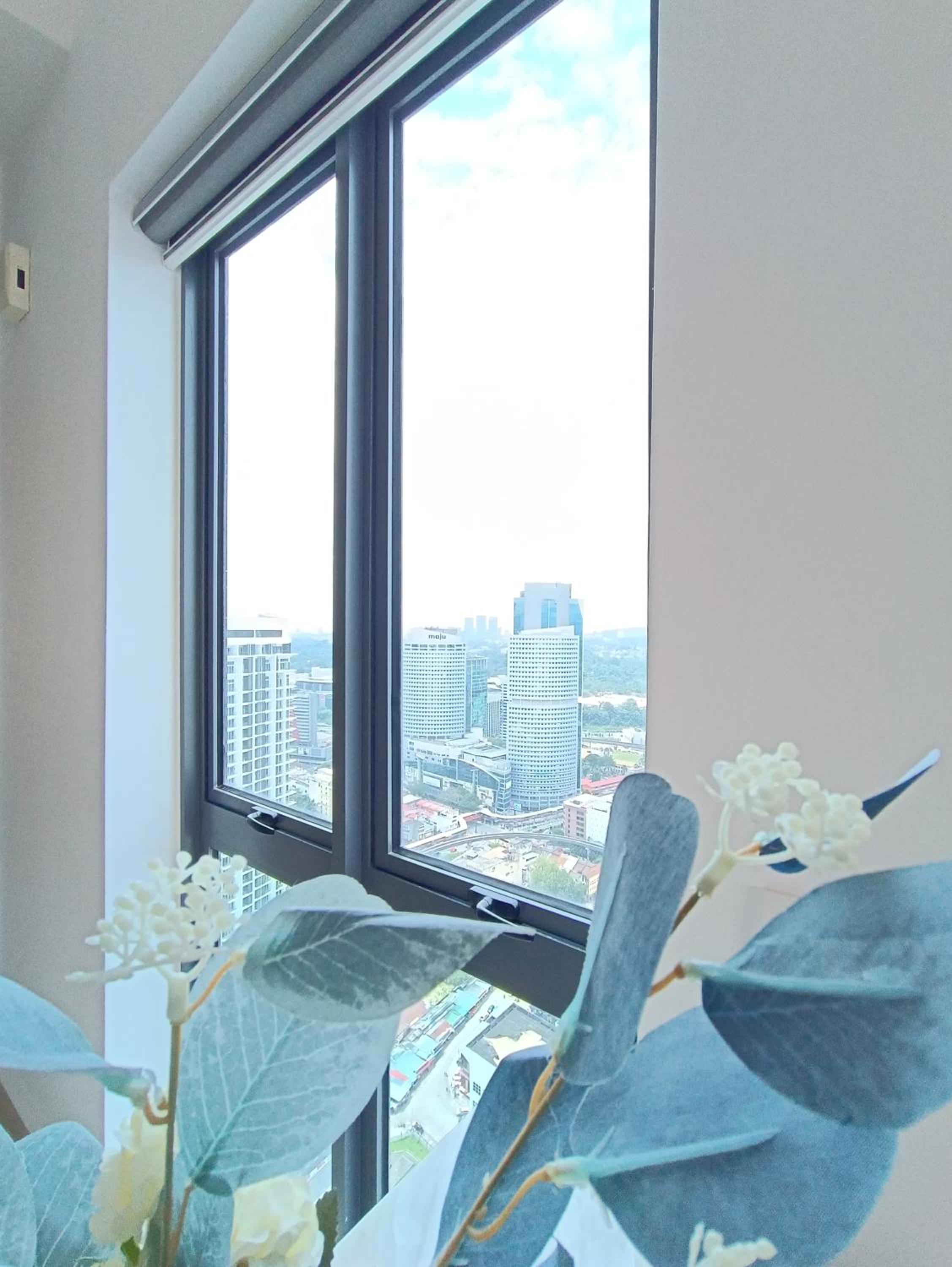 CL 31B Modern Infinity Pool KLCC View