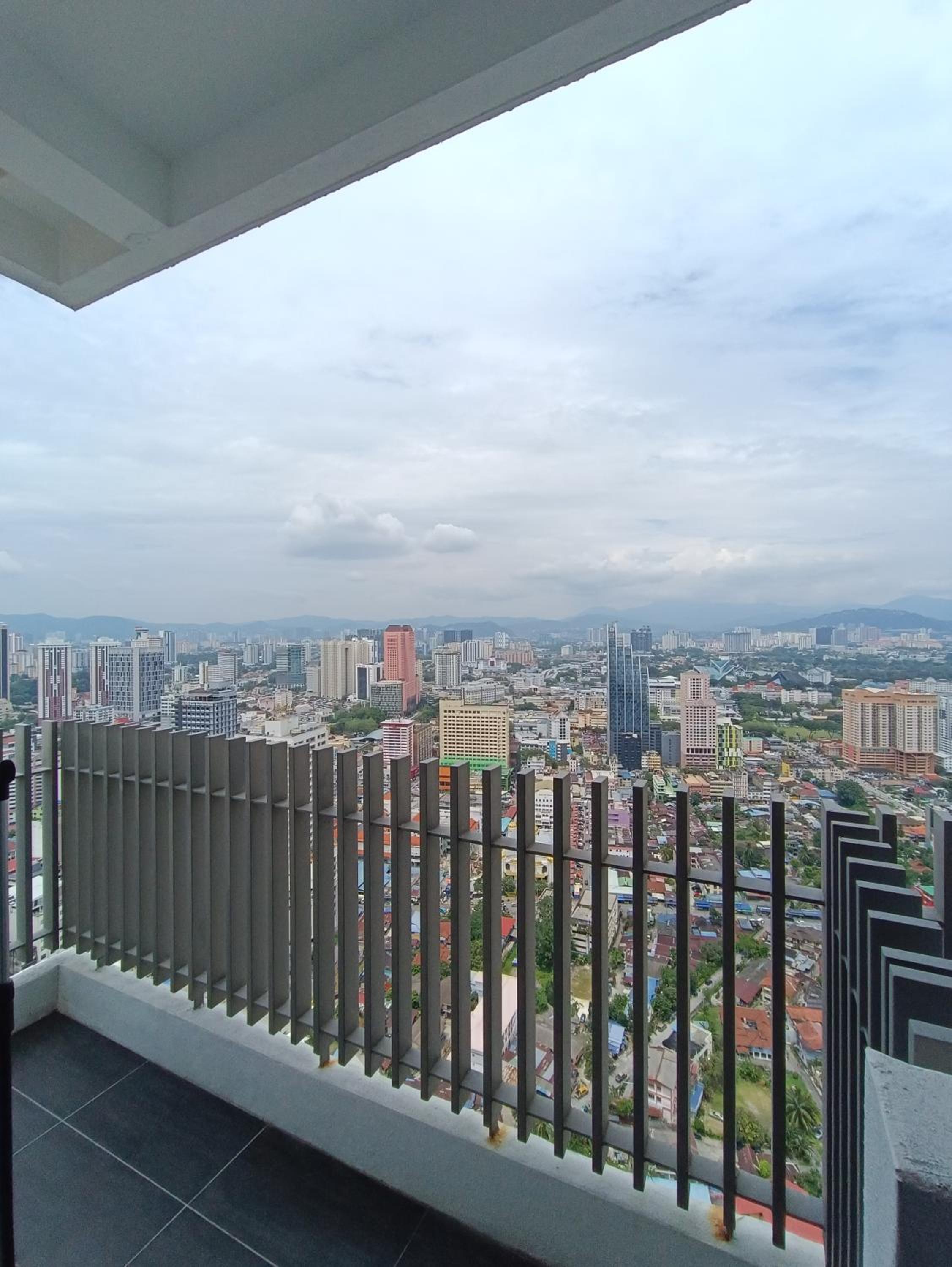 CL 31B Modern Infinity Pool KLCC View