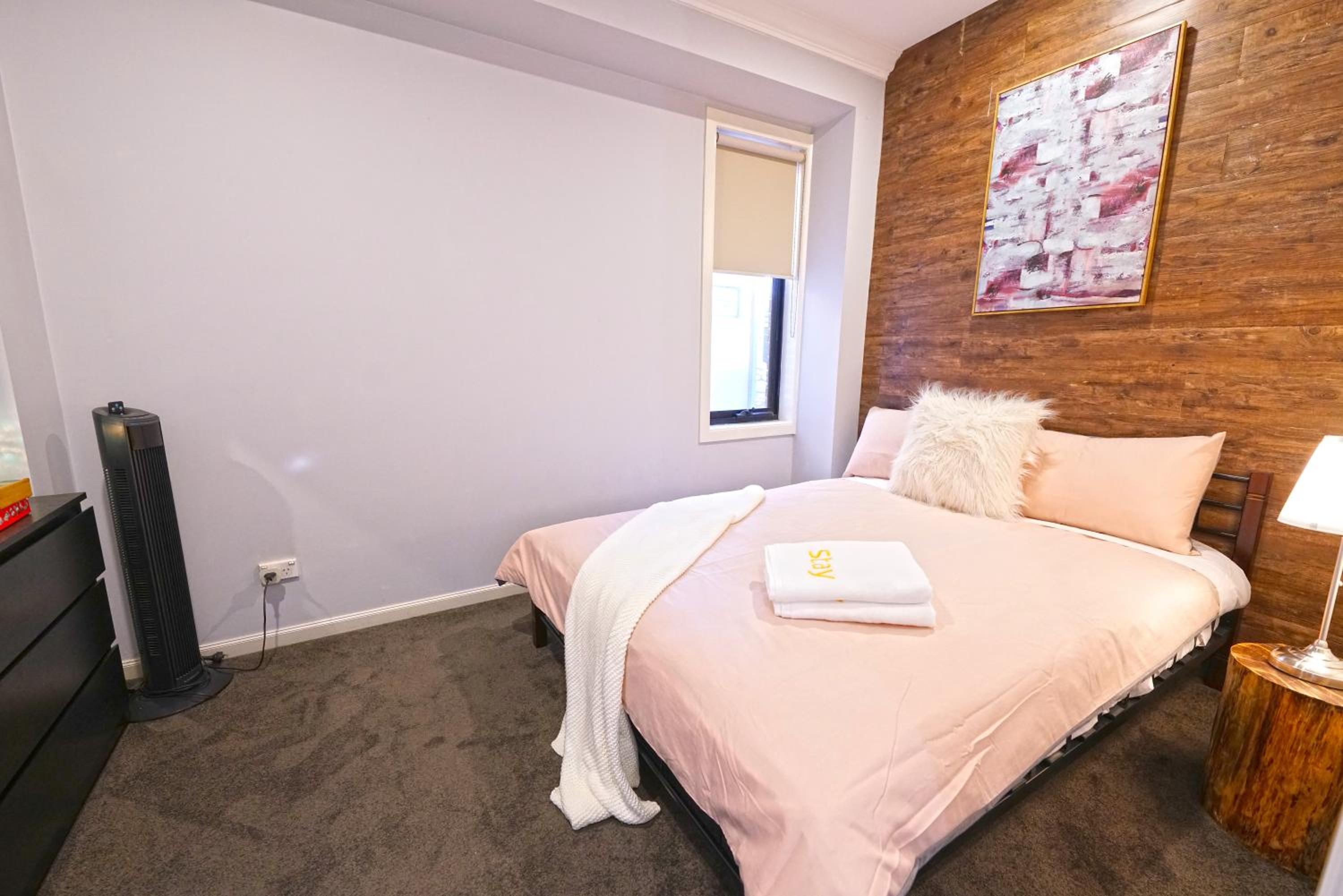 Fawkner Modern 3BR House Netflix WiFi Parking