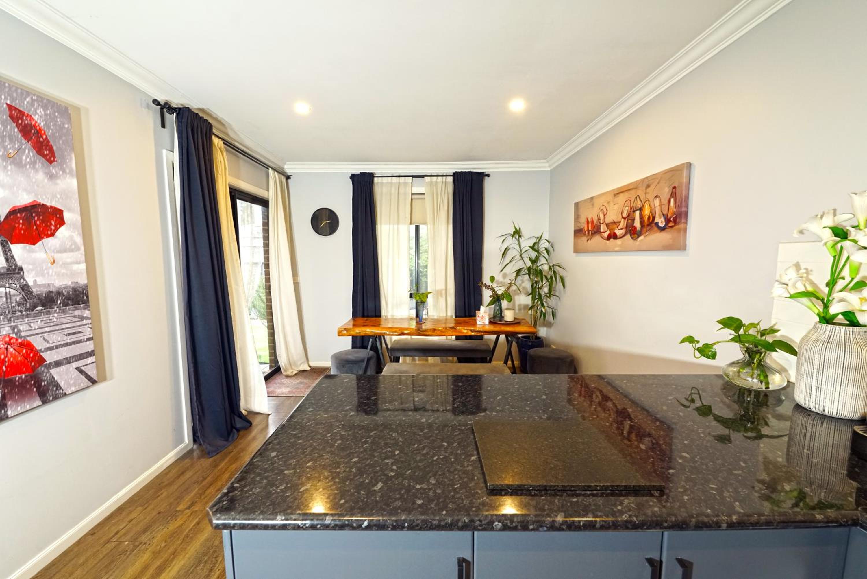 Fawkner Modern 3BR House Netflix WiFi Parking
