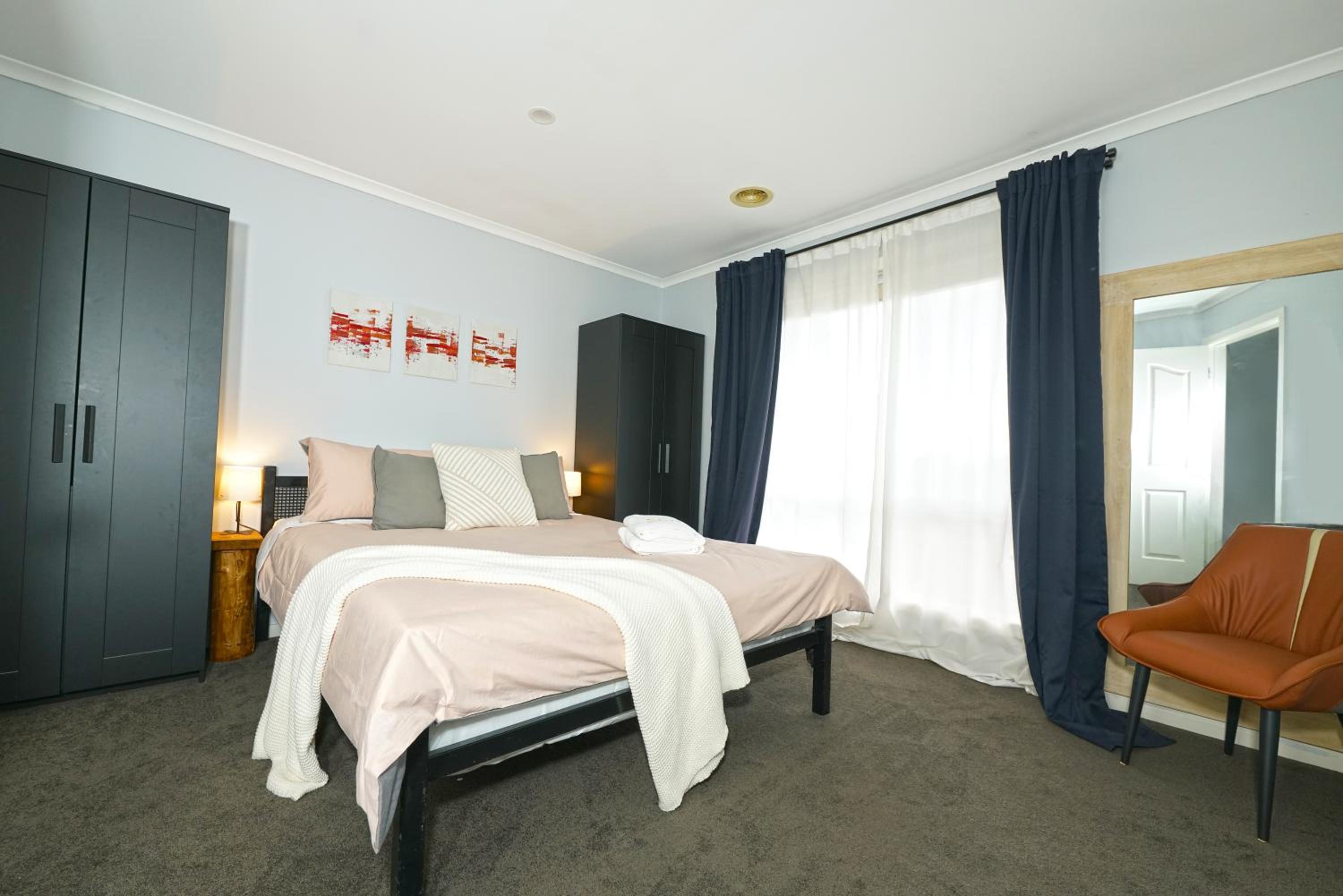 Fawkner Modern 3BR House Netflix WiFi Parking