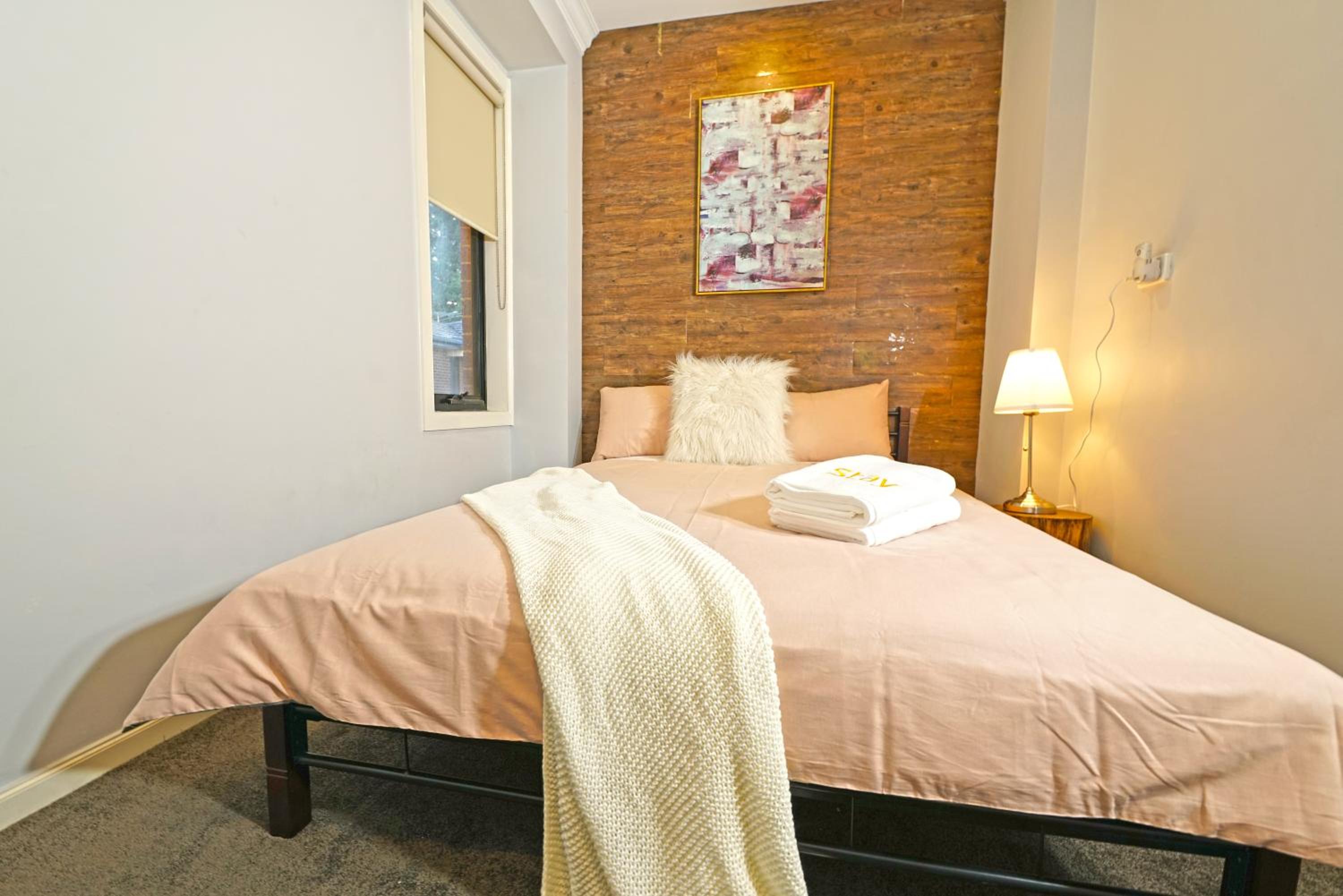 Fawkner Modern 3BR House Netflix WiFi Parking