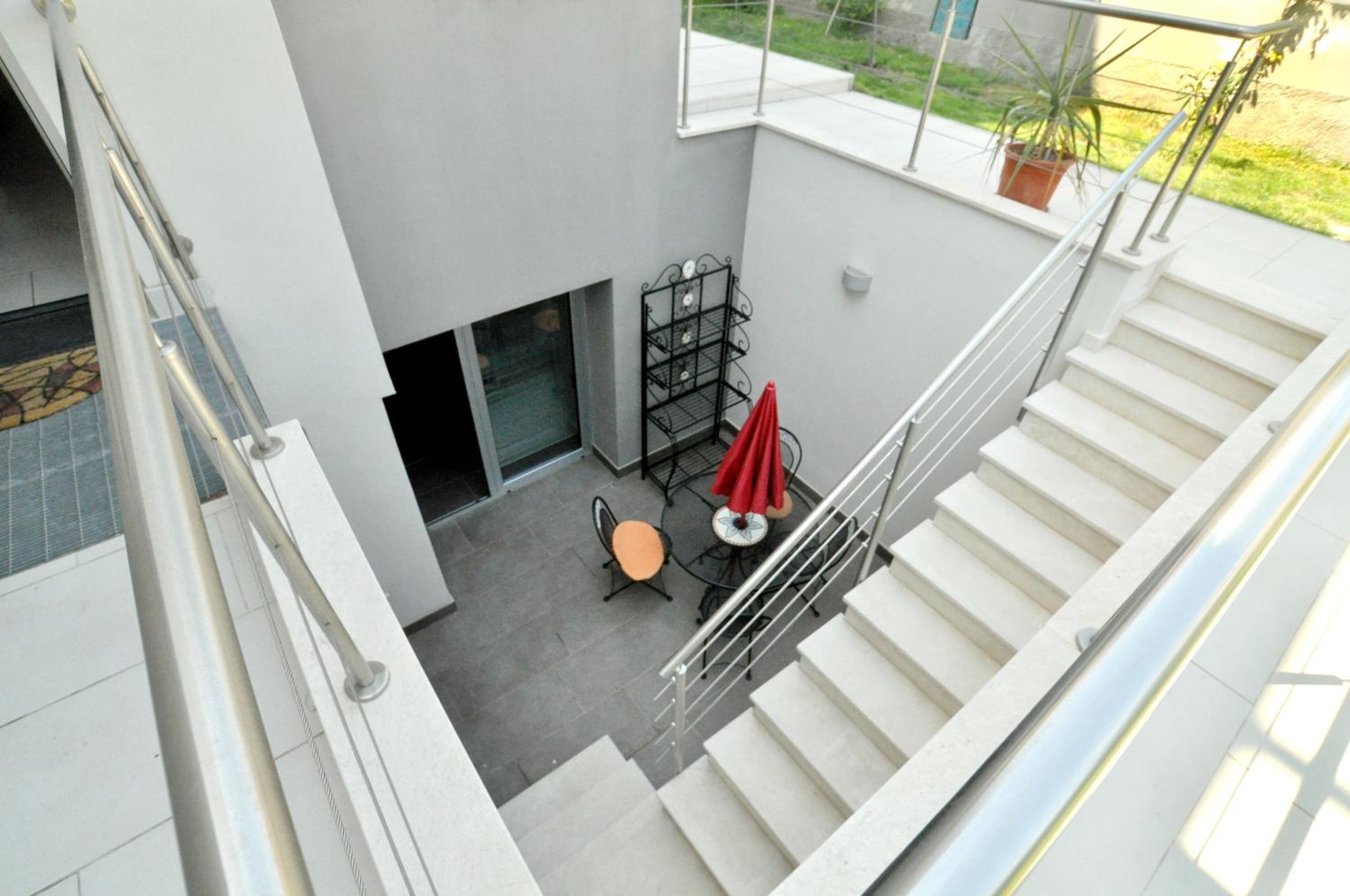 Art House Quartu - Margine Rosso