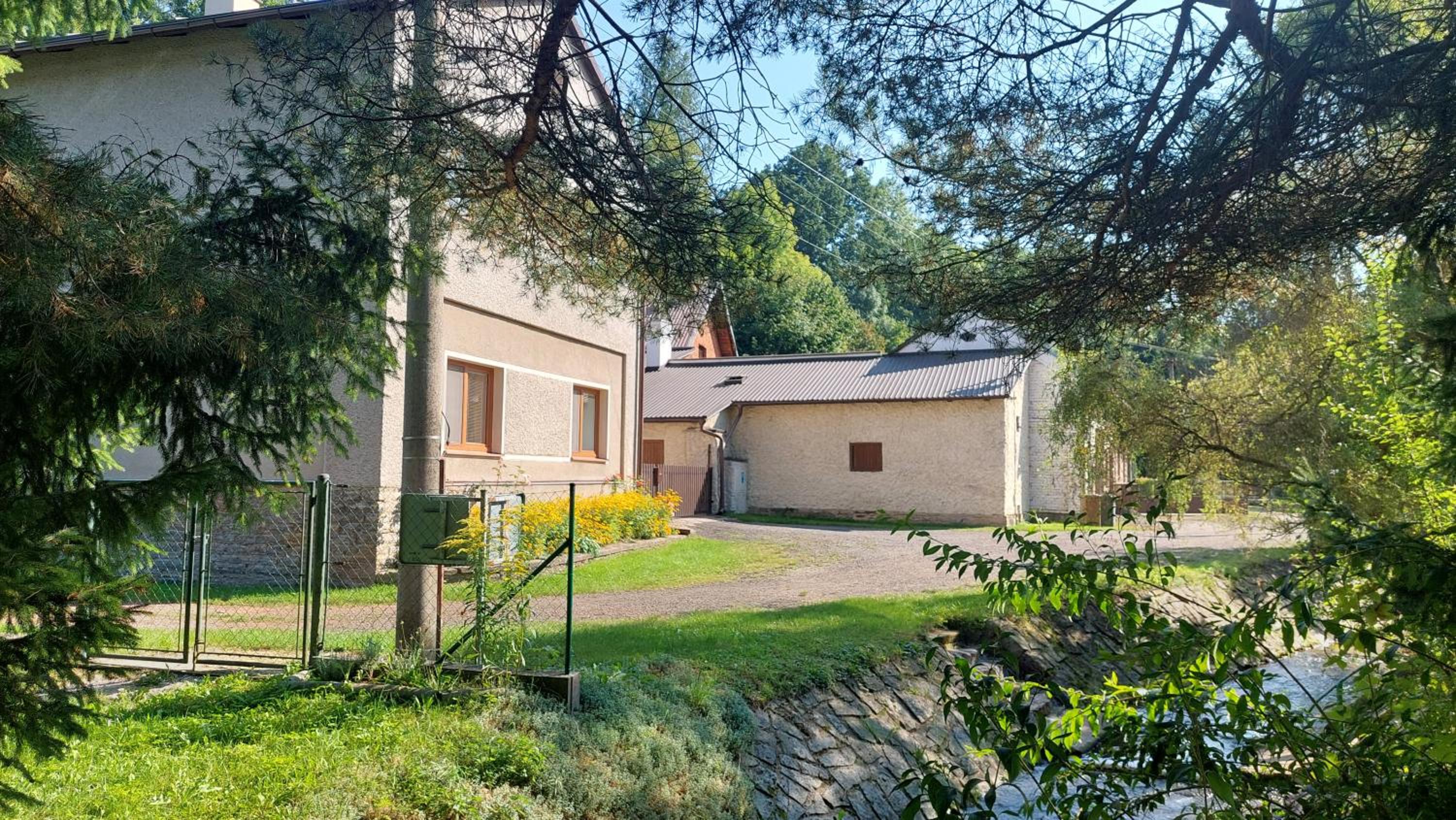 Apartmán Budín - v klidu přírody, s parkováním