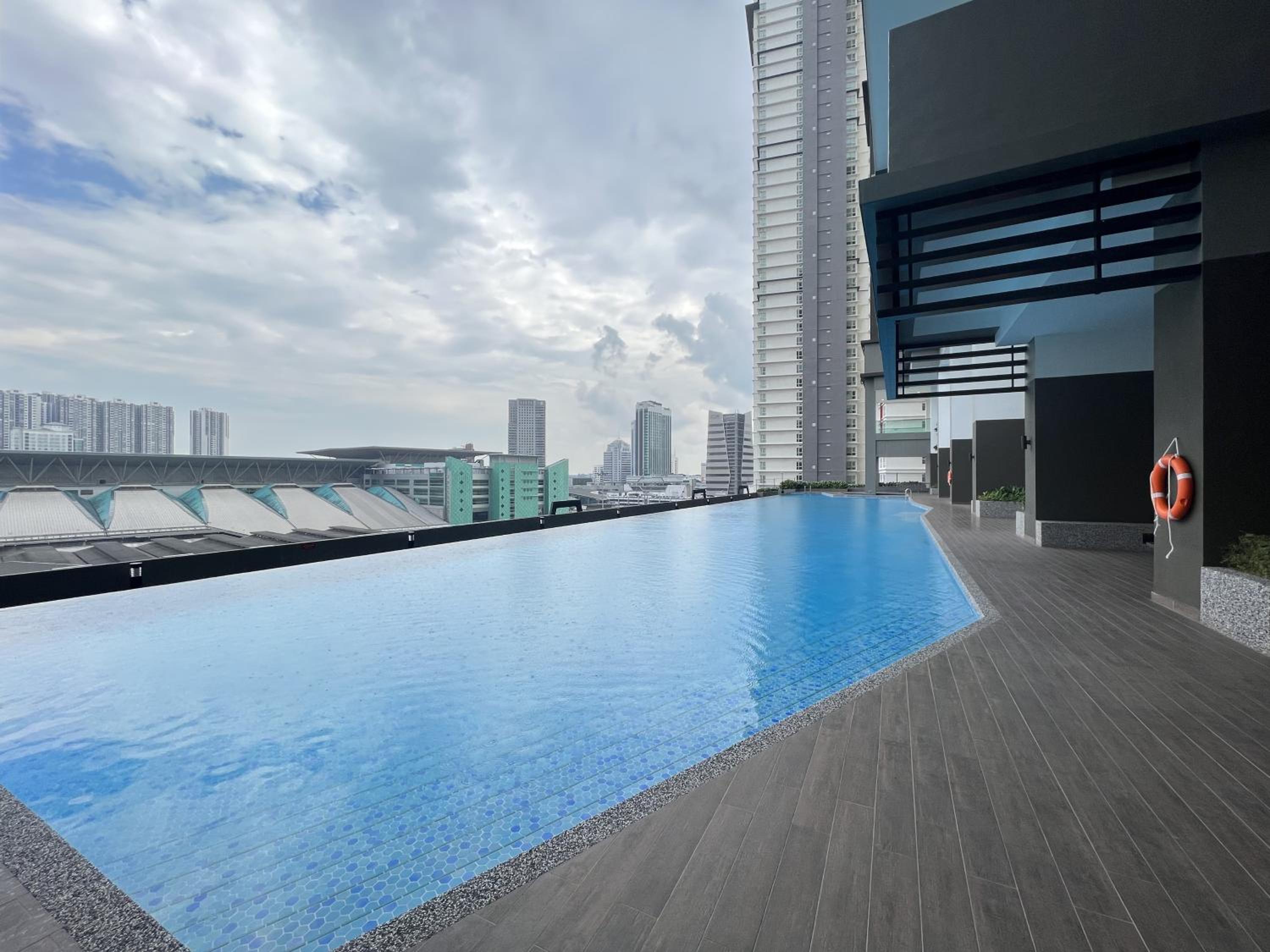 Twin Tower Homestay by Antlerzone