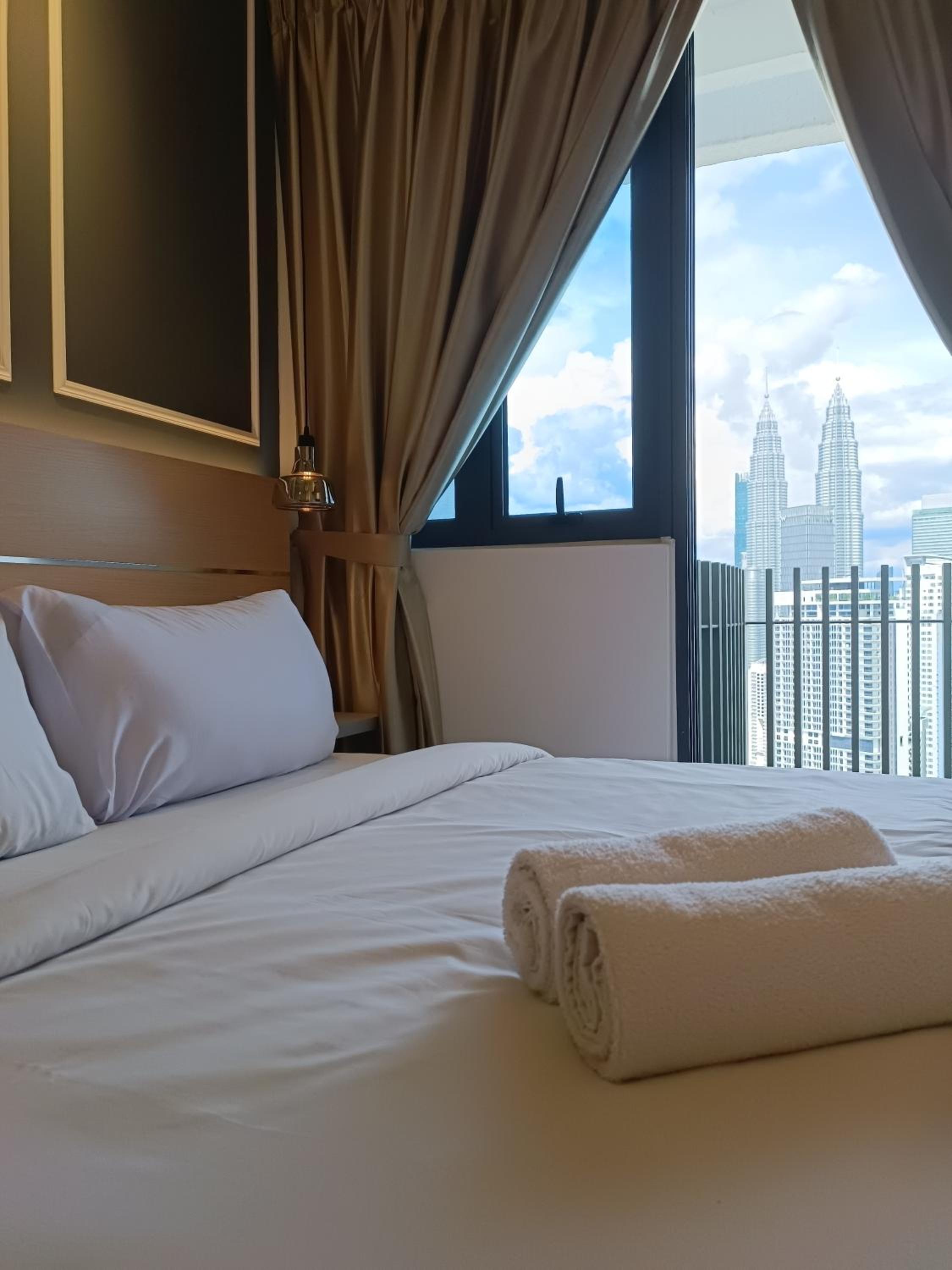 CL 29A Insta KLCC View & Infinity Pool