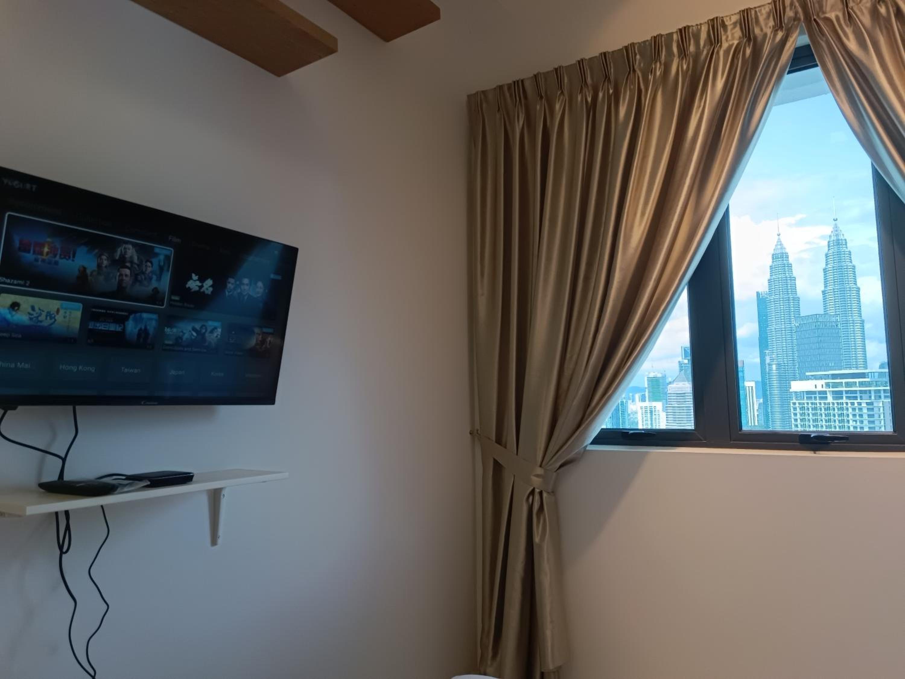 CL 29A Insta KLCC View & Infinity Pool