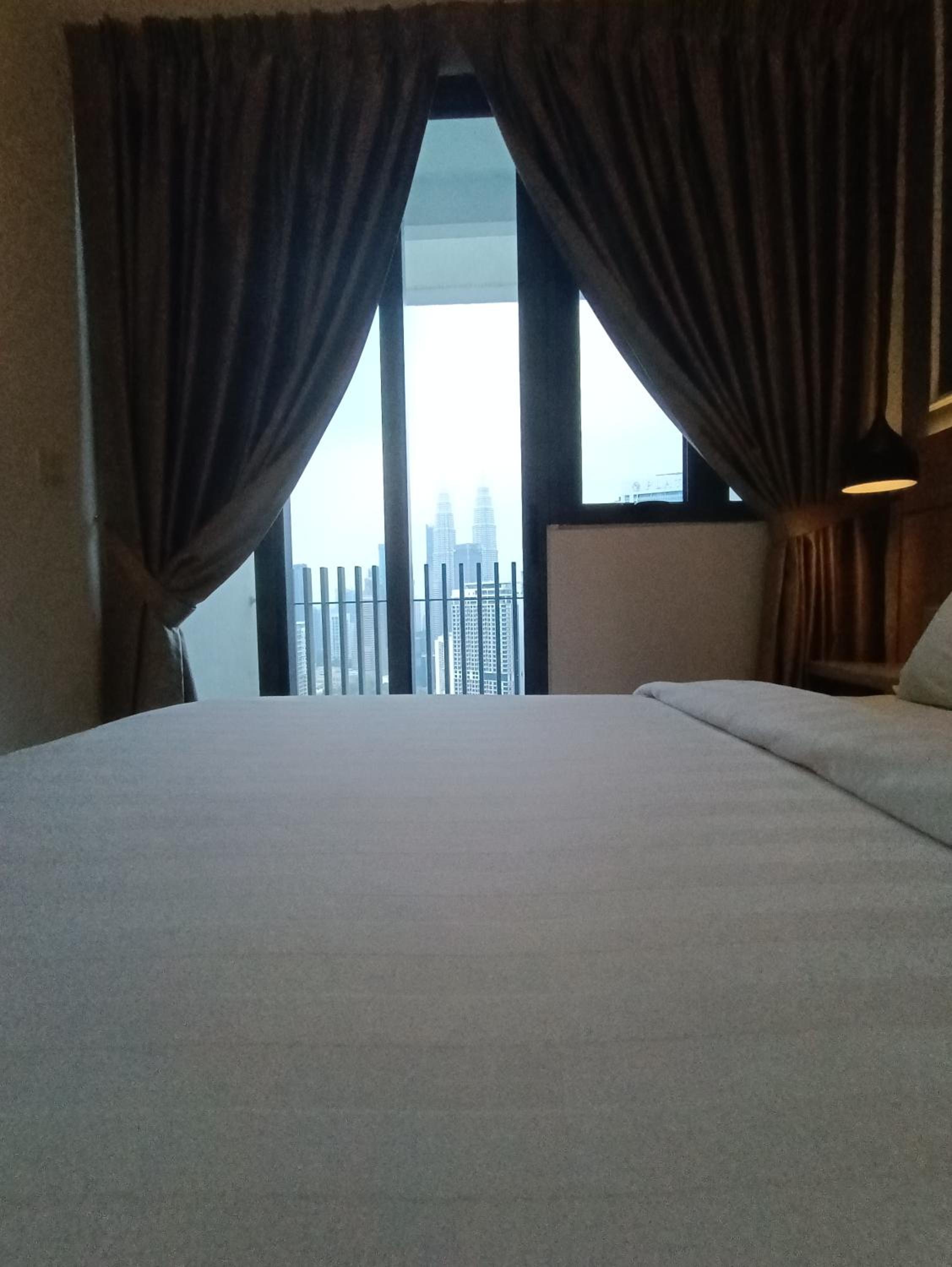 CL 27A Insta KLCC View & Infinity Pool View