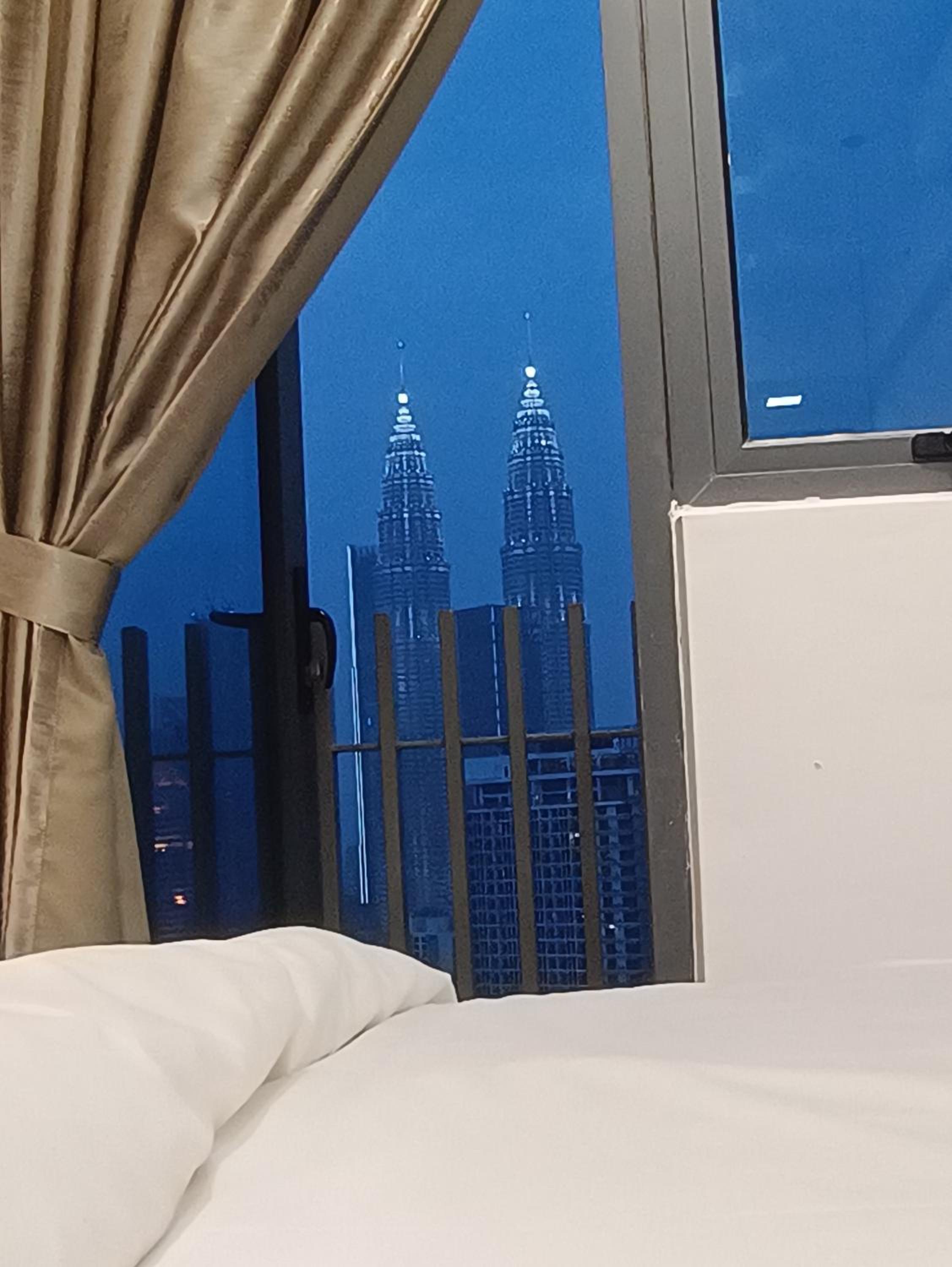 CL 27A Insta KLCC View & Infinity Pool View