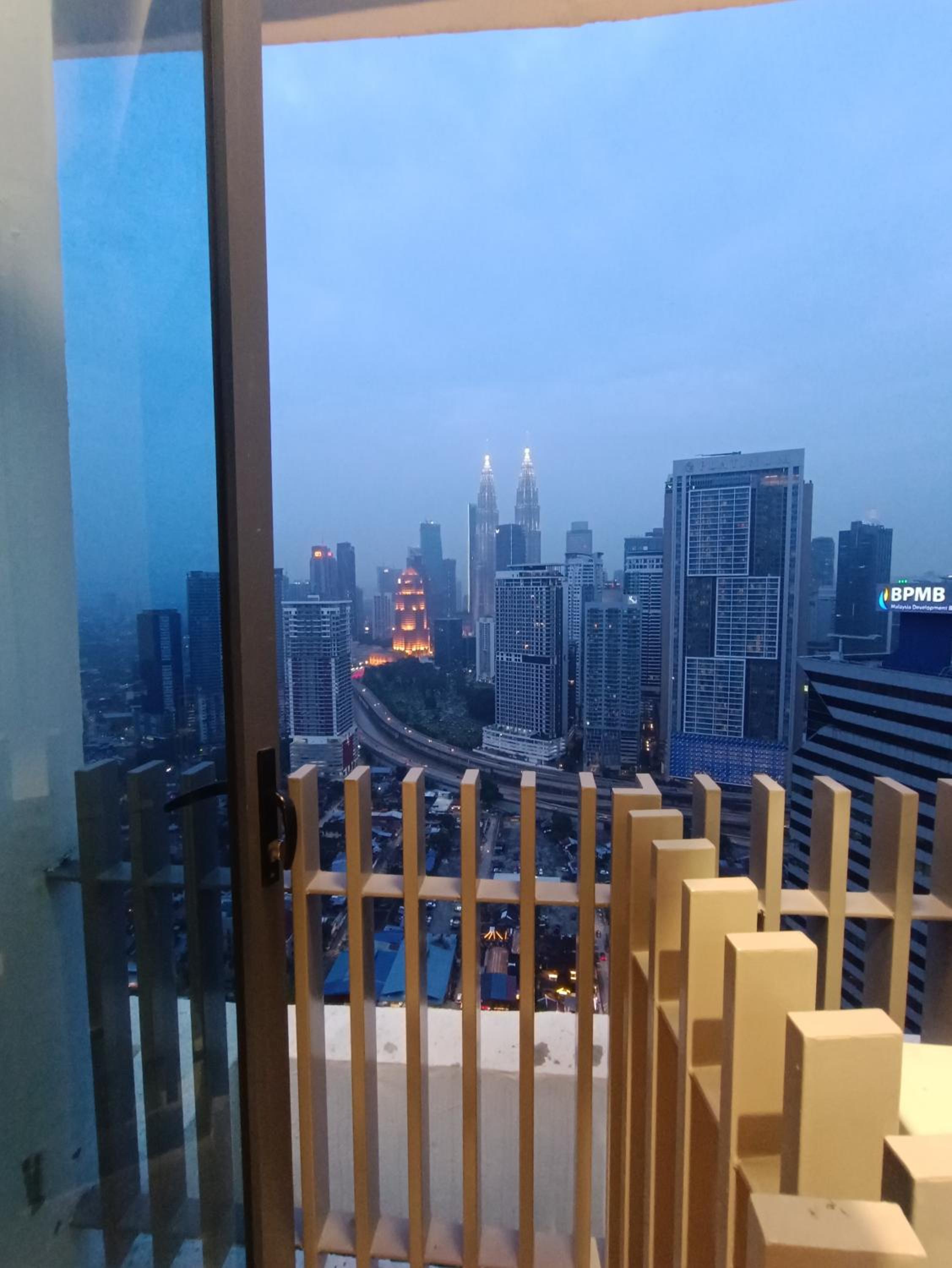 CL 27A Insta KLCC View & Infinity Pool View