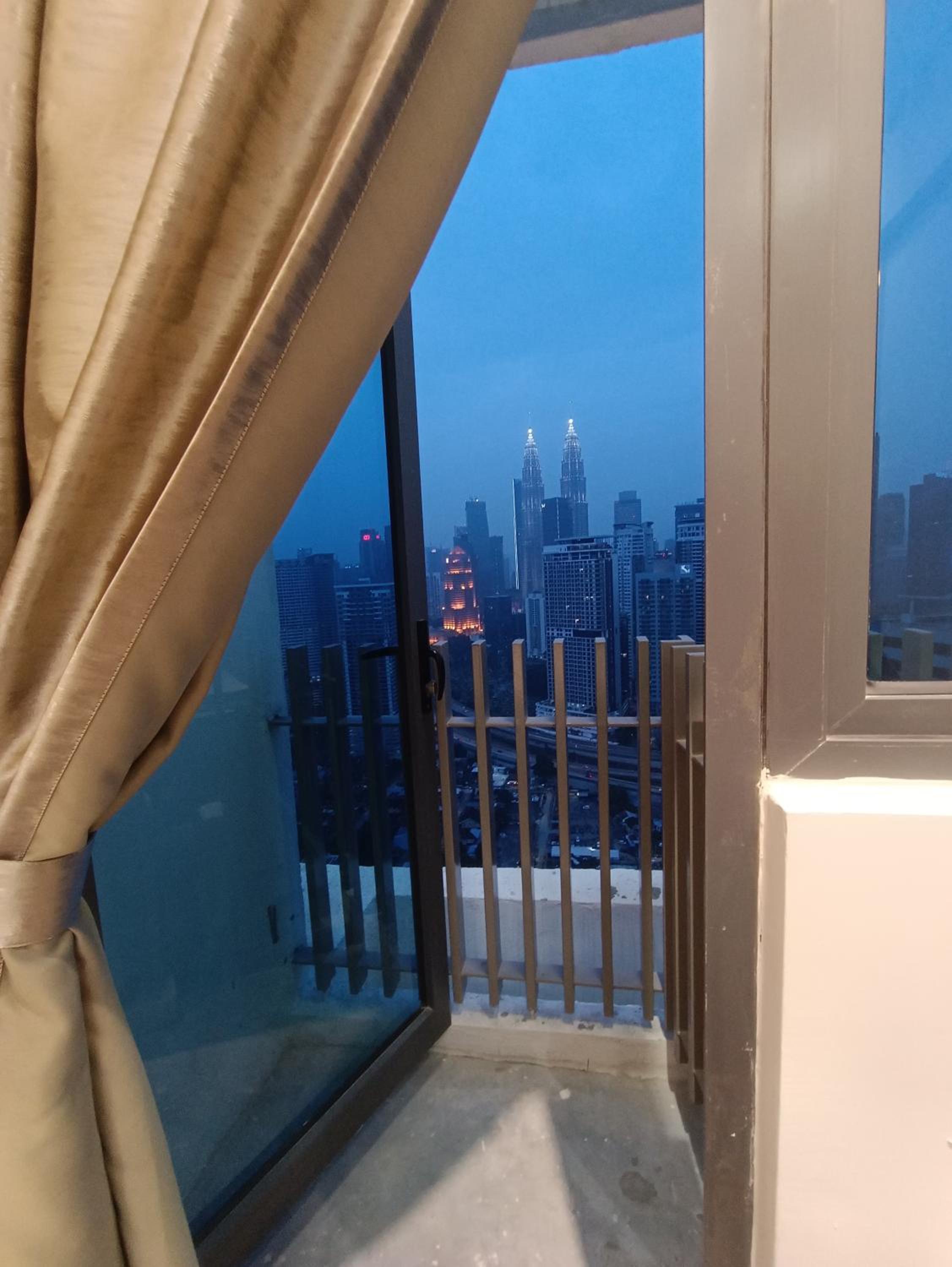 CL 27A Insta KLCC View & Infinity Pool View