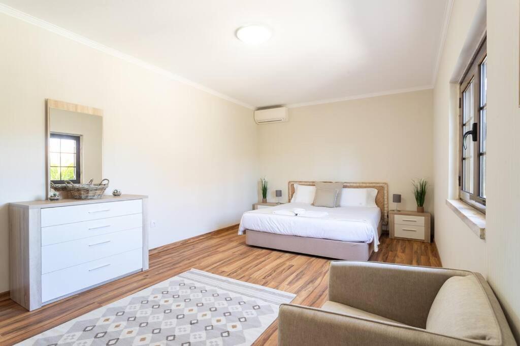 Aroeira Sunny Villa - Heated Pool extra cost view 3