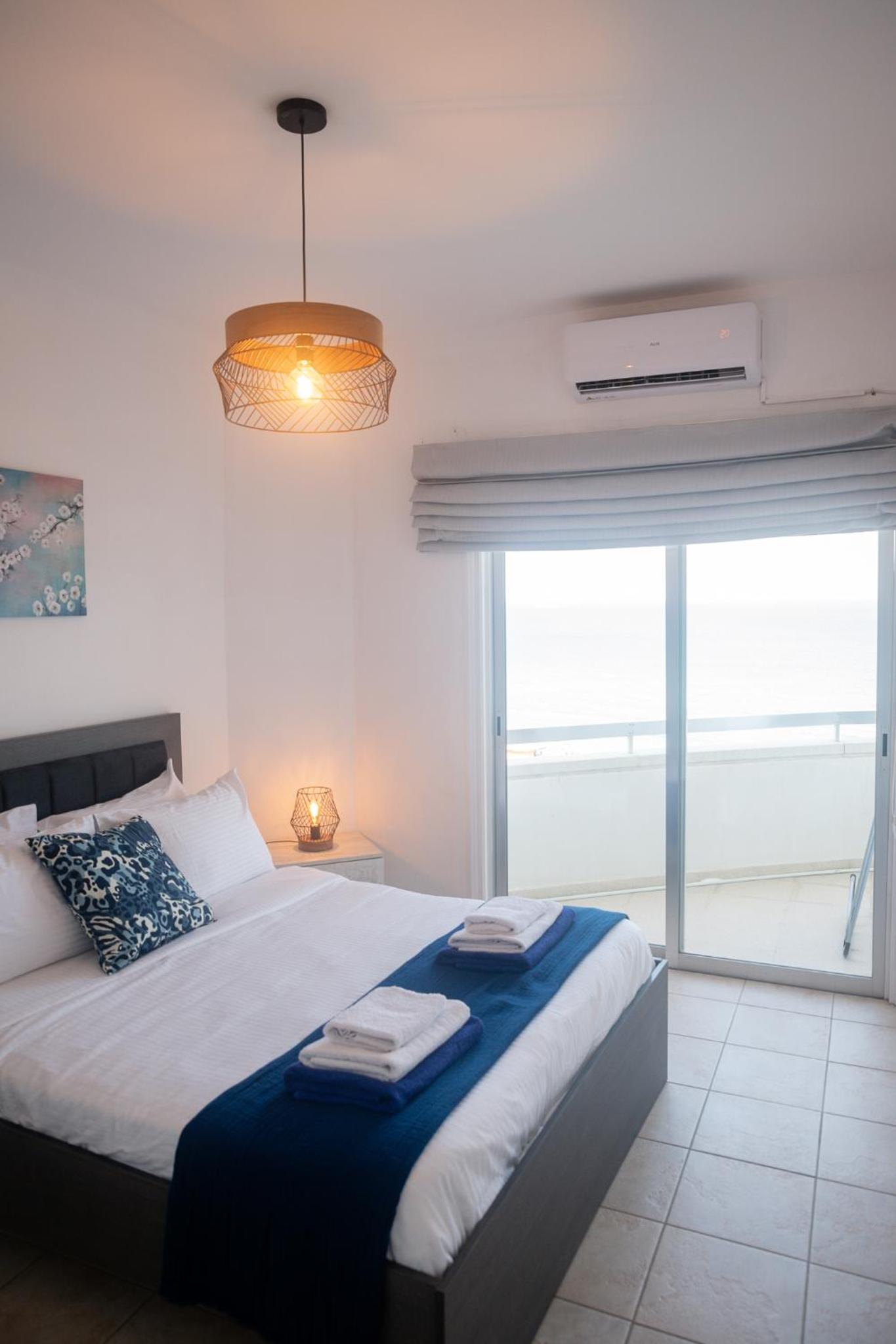 Quattro Beachfront Sea View Ap 53