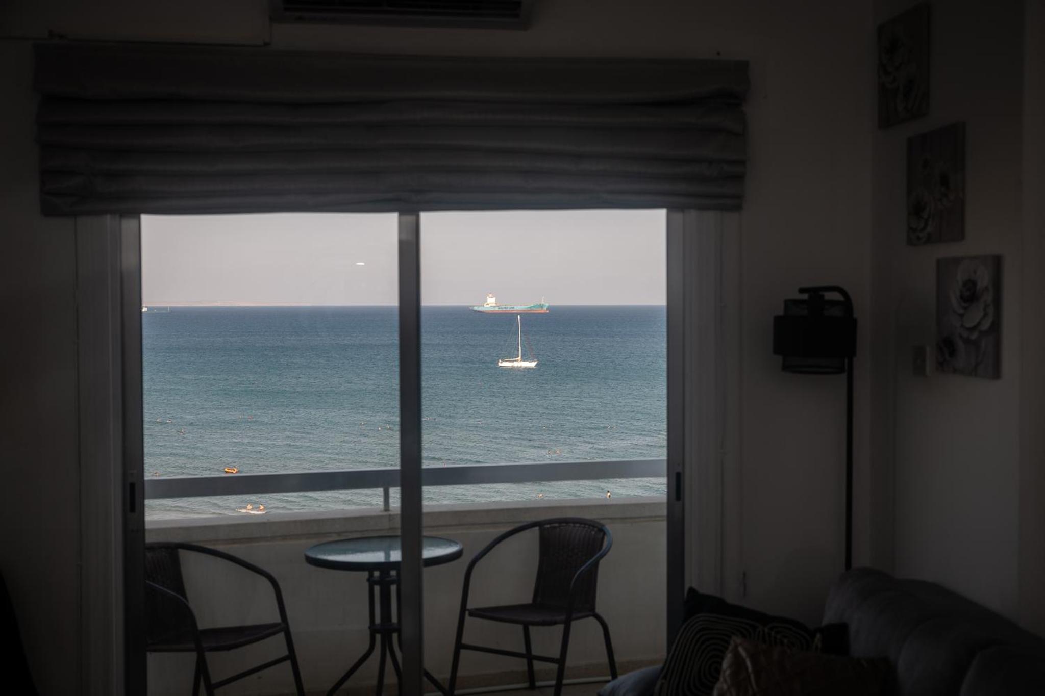 Quattro Beachfront Sea View Ap 53